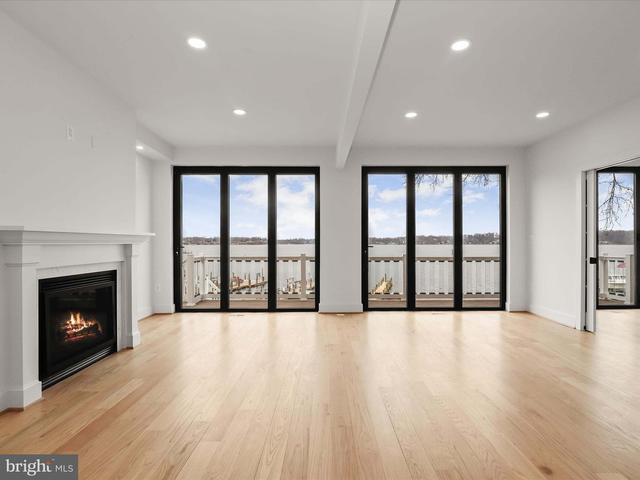 LONG POINT ON THE SEVERN - Residential