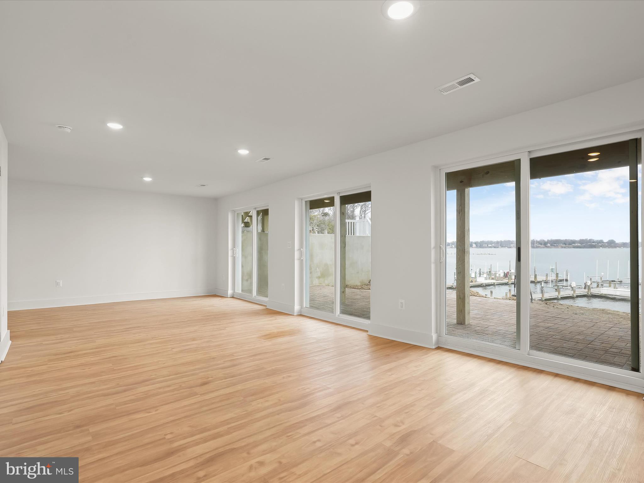 LONG POINT ON THE SEVERN - Residential