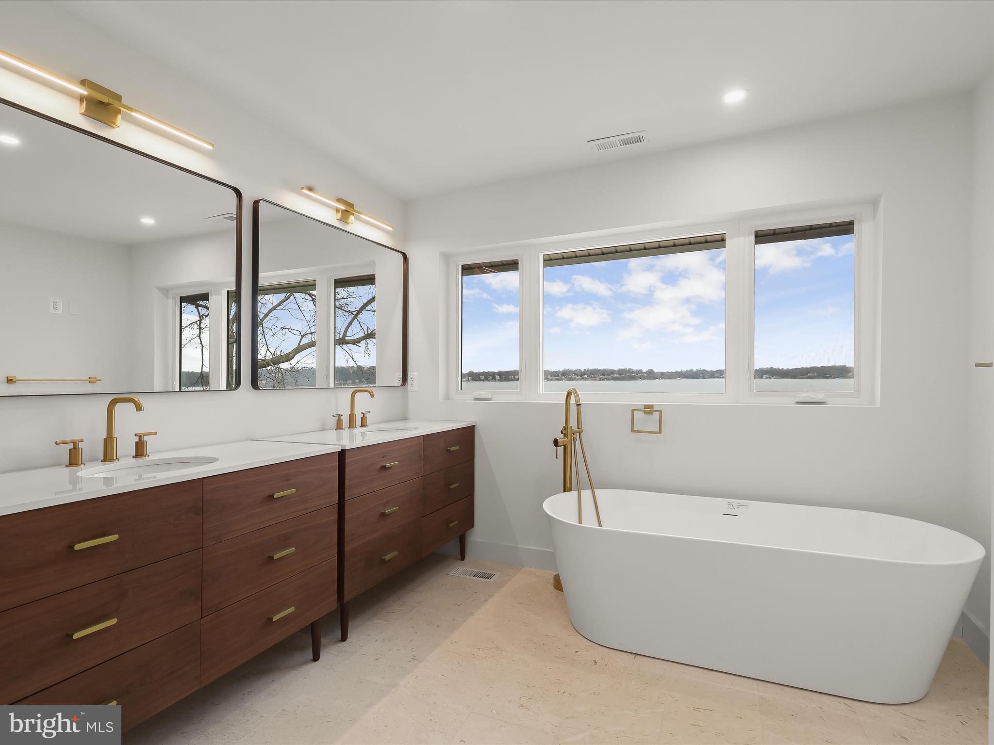 LONG POINT ON THE SEVERN - Residential