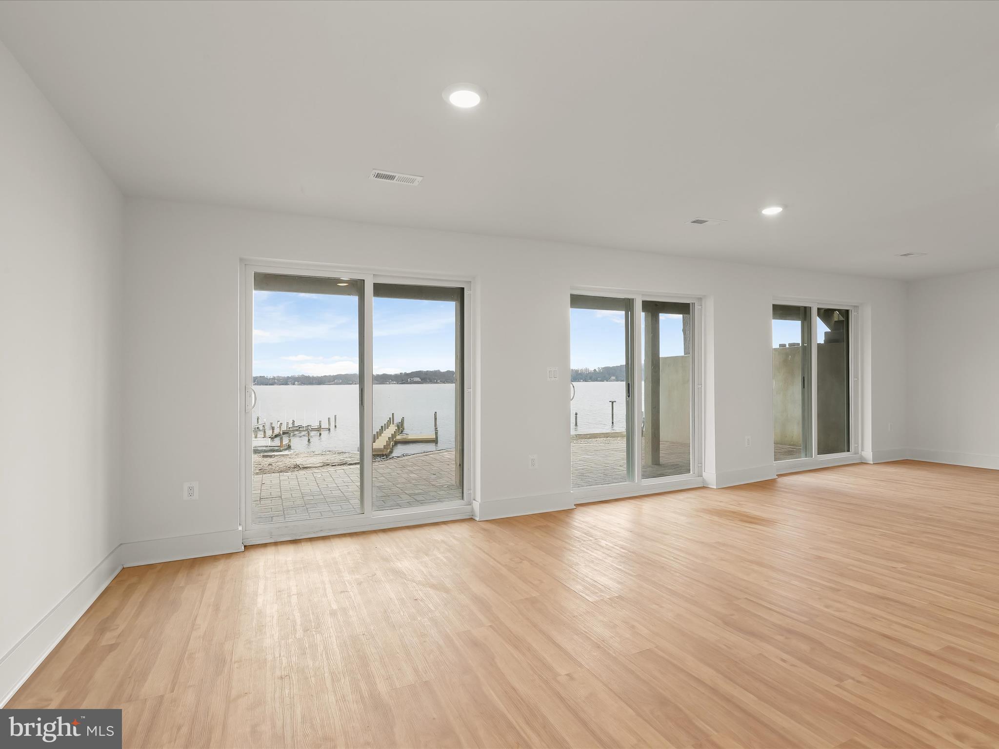 LONG POINT ON THE SEVERN - Residential