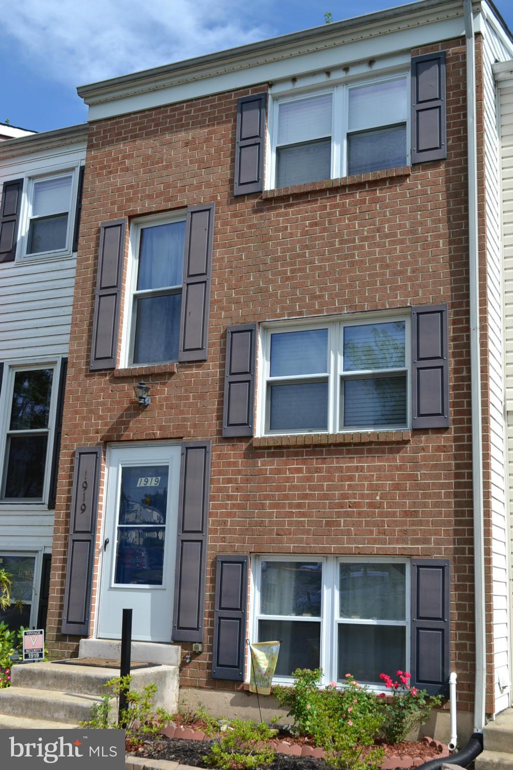Waterfront townhome with 4 BR on upper level. Main level kitchen, dining room, living rook and office. Walk out lower level to fenced yard, deck, Edgewater Village Park and Serene Lake. Great view!. NEW Heat Pump, NEW 50 gal water heater. Best value in the neighborhood!