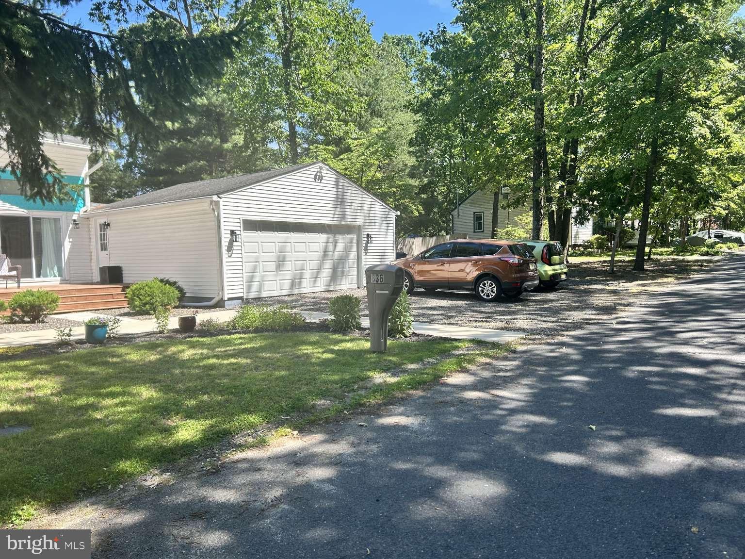 836 SPRUCE LANE
