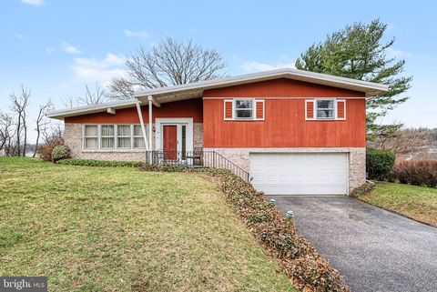 9 BERLIN COURT YORK PA 17408