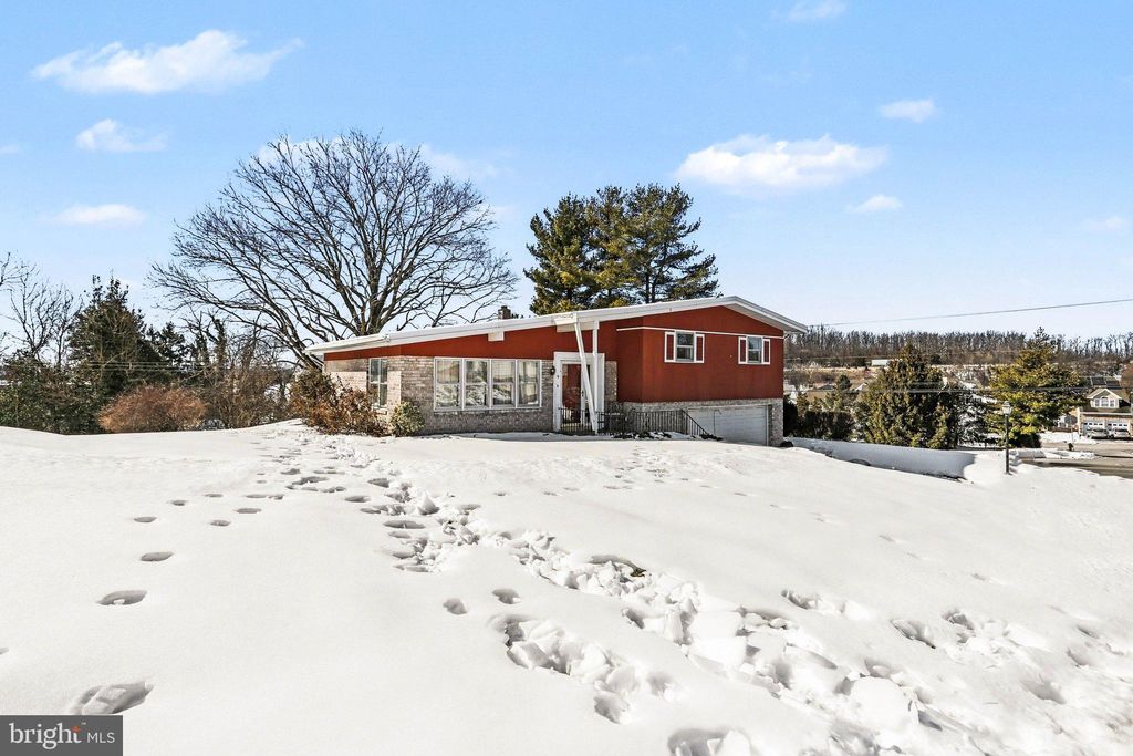 Photo of 9 Berlin Court, YORK, PA 17408 (MLS # PAYK2095628)