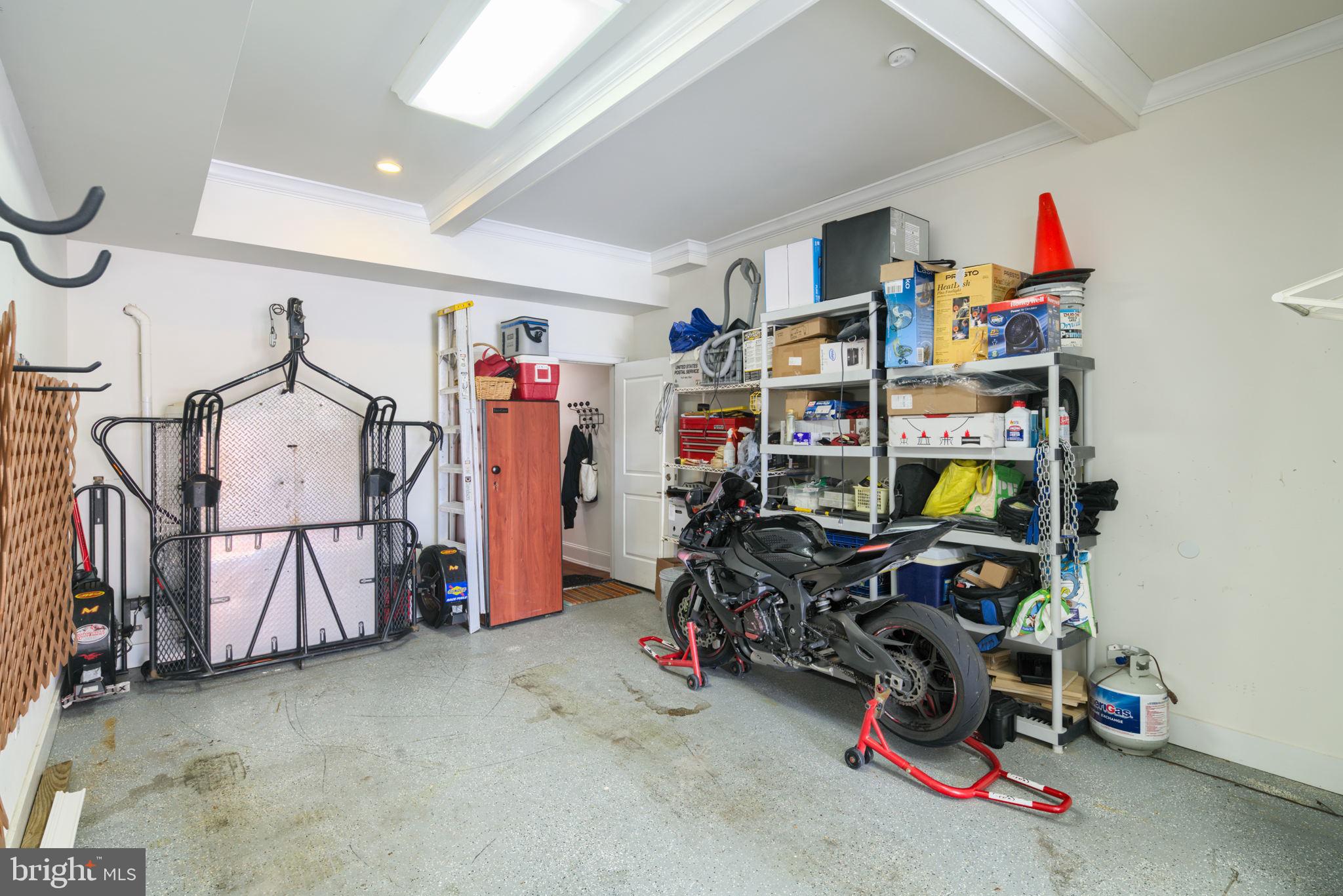 QUEEN VILLAGE - Residential