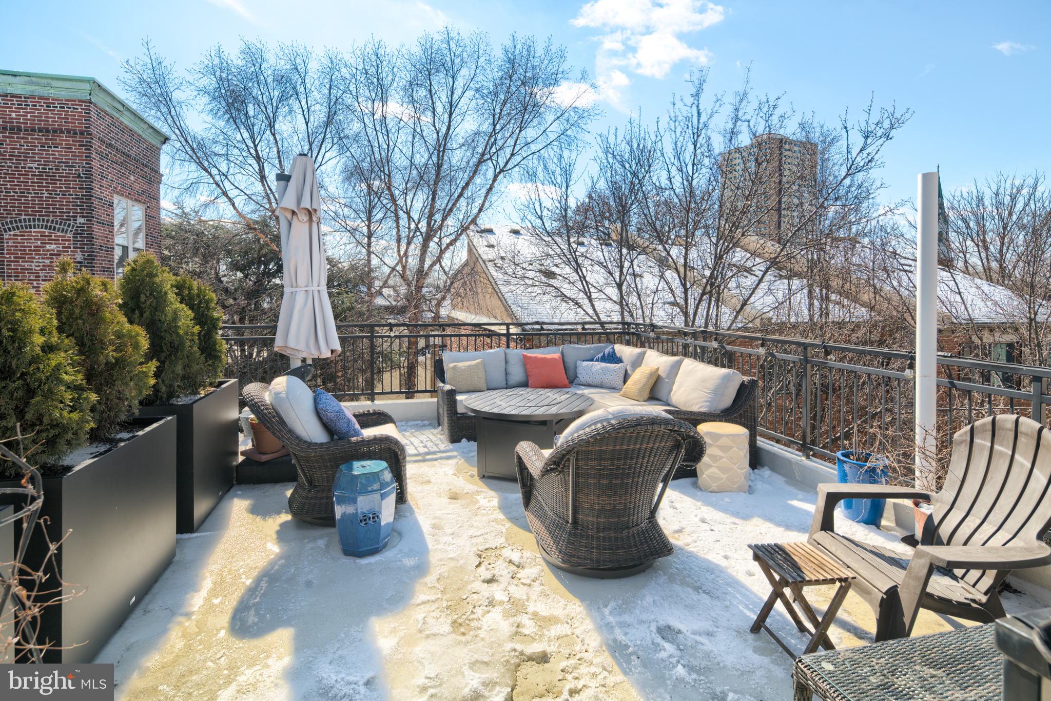 QUEEN VILLAGE - Residential