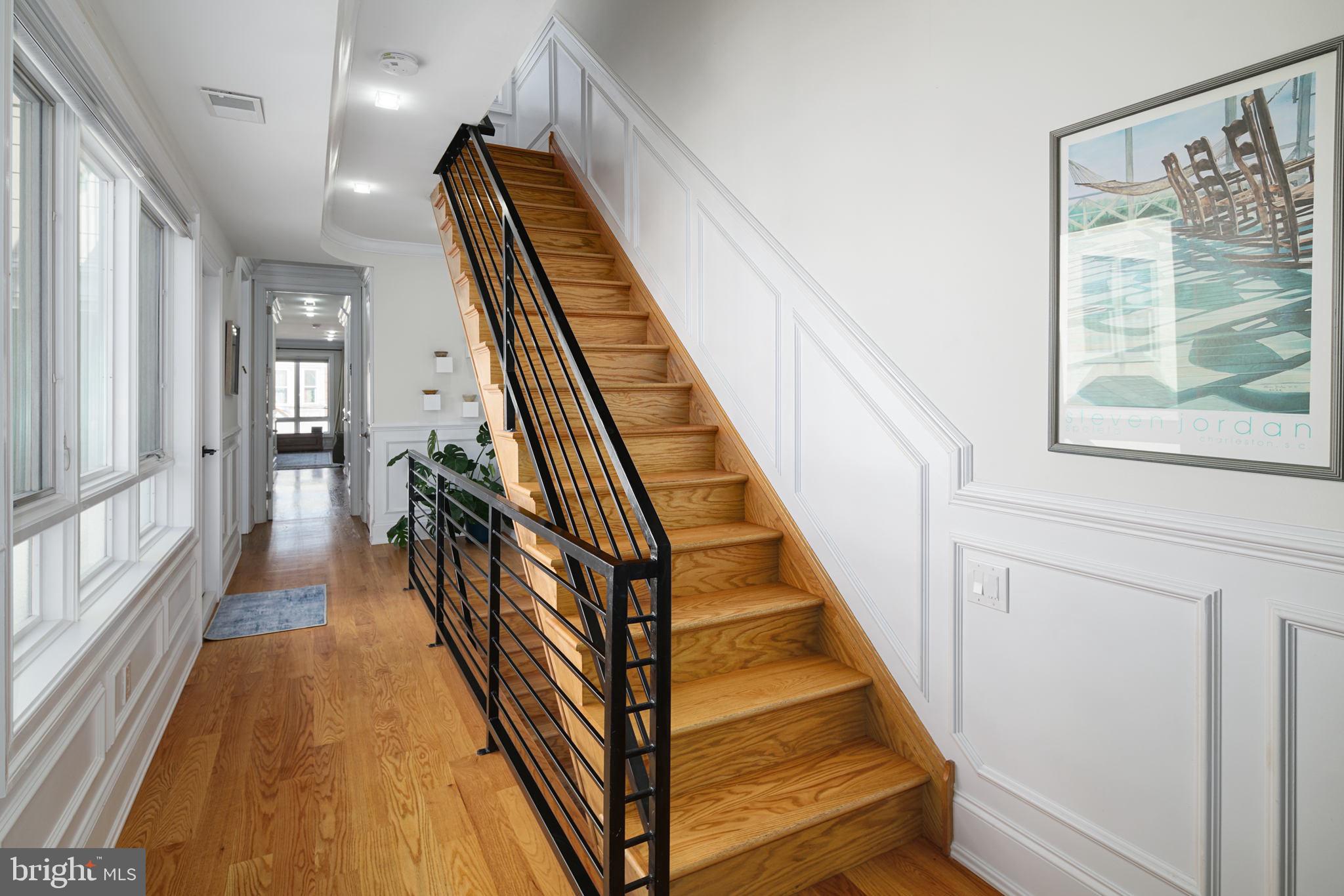 QUEEN VILLAGE - Residential