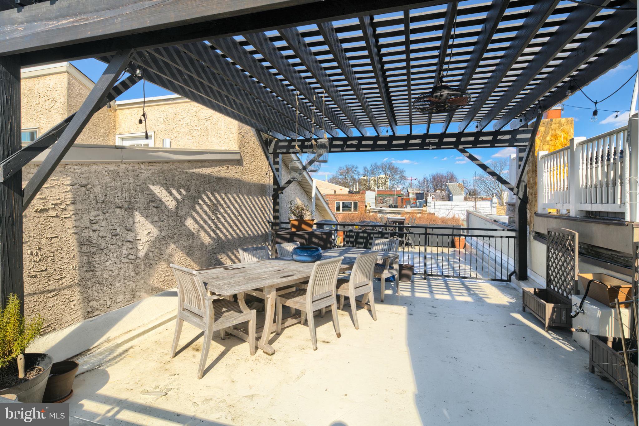 QUEEN VILLAGE - Residential