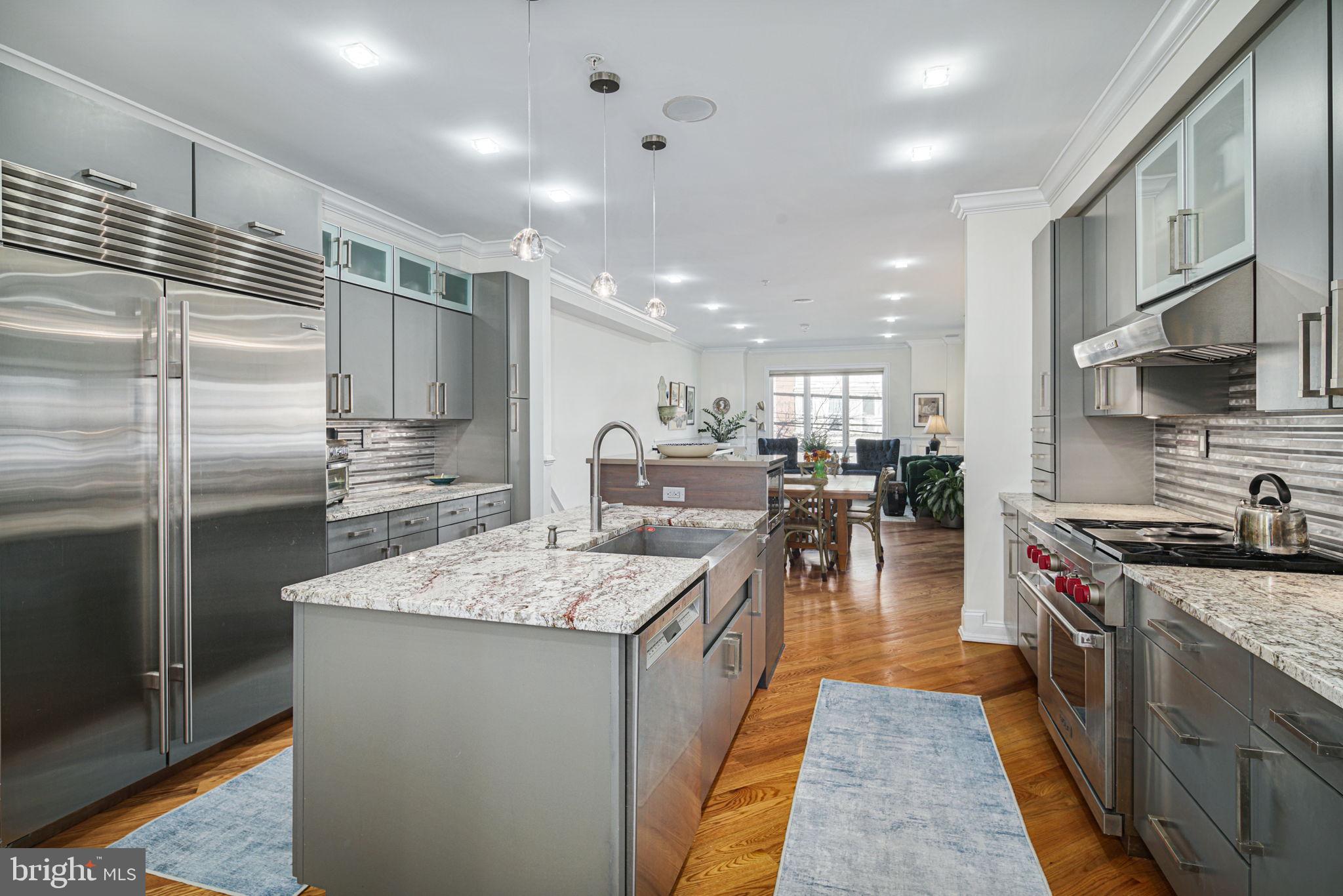 QUEEN VILLAGE - Residential