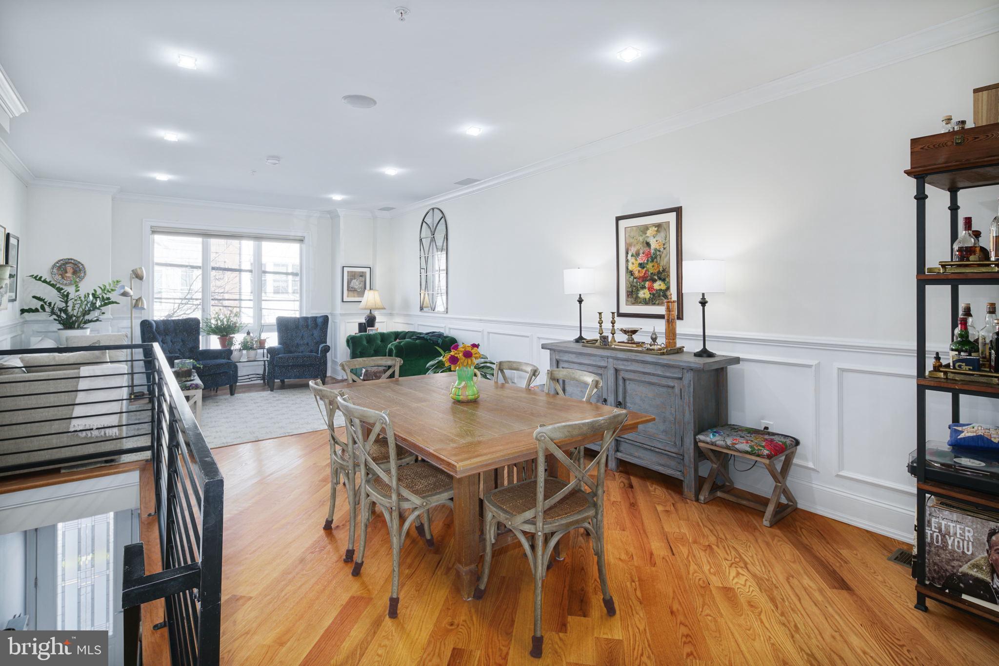 QUEEN VILLAGE - Residential