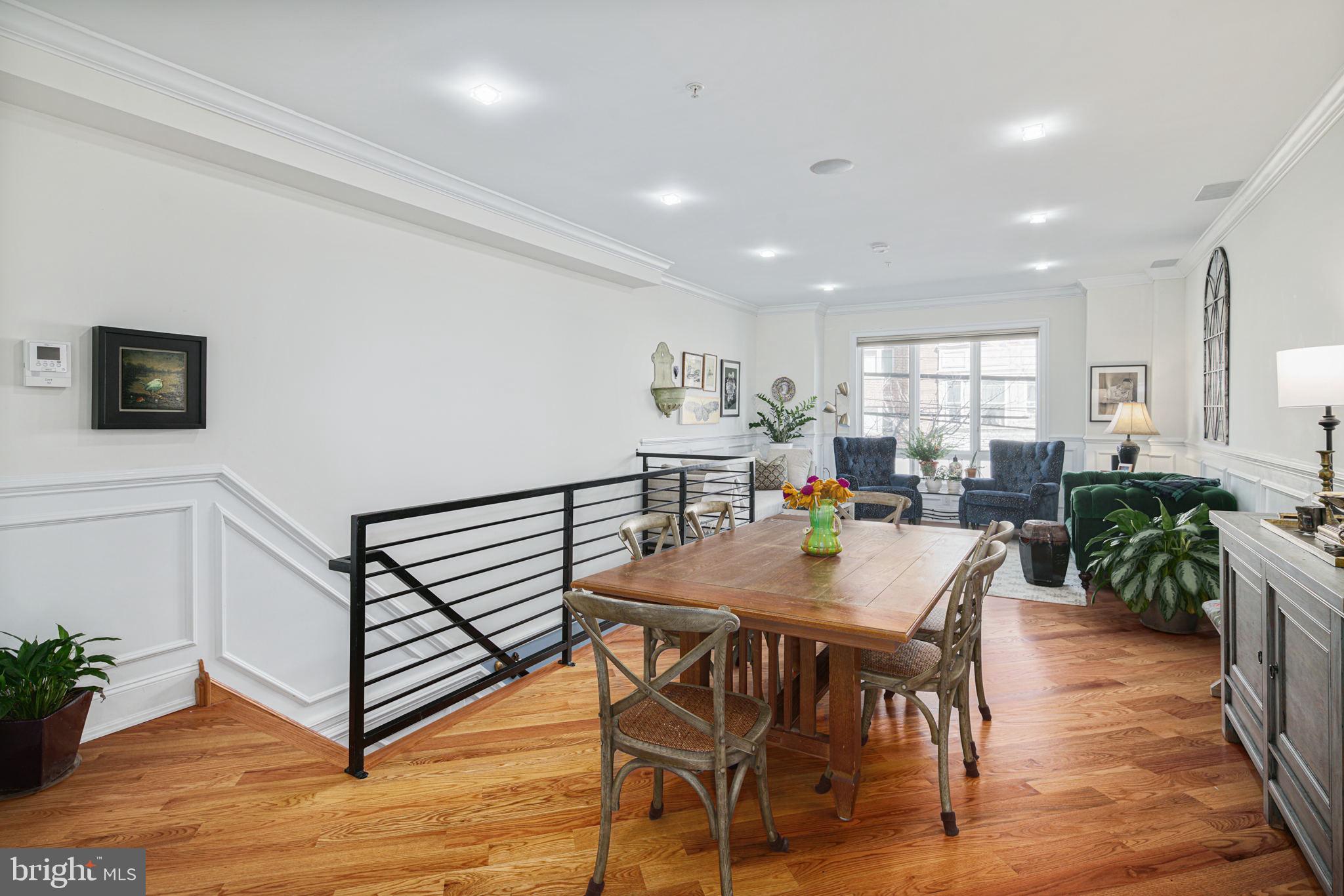 QUEEN VILLAGE - Residential