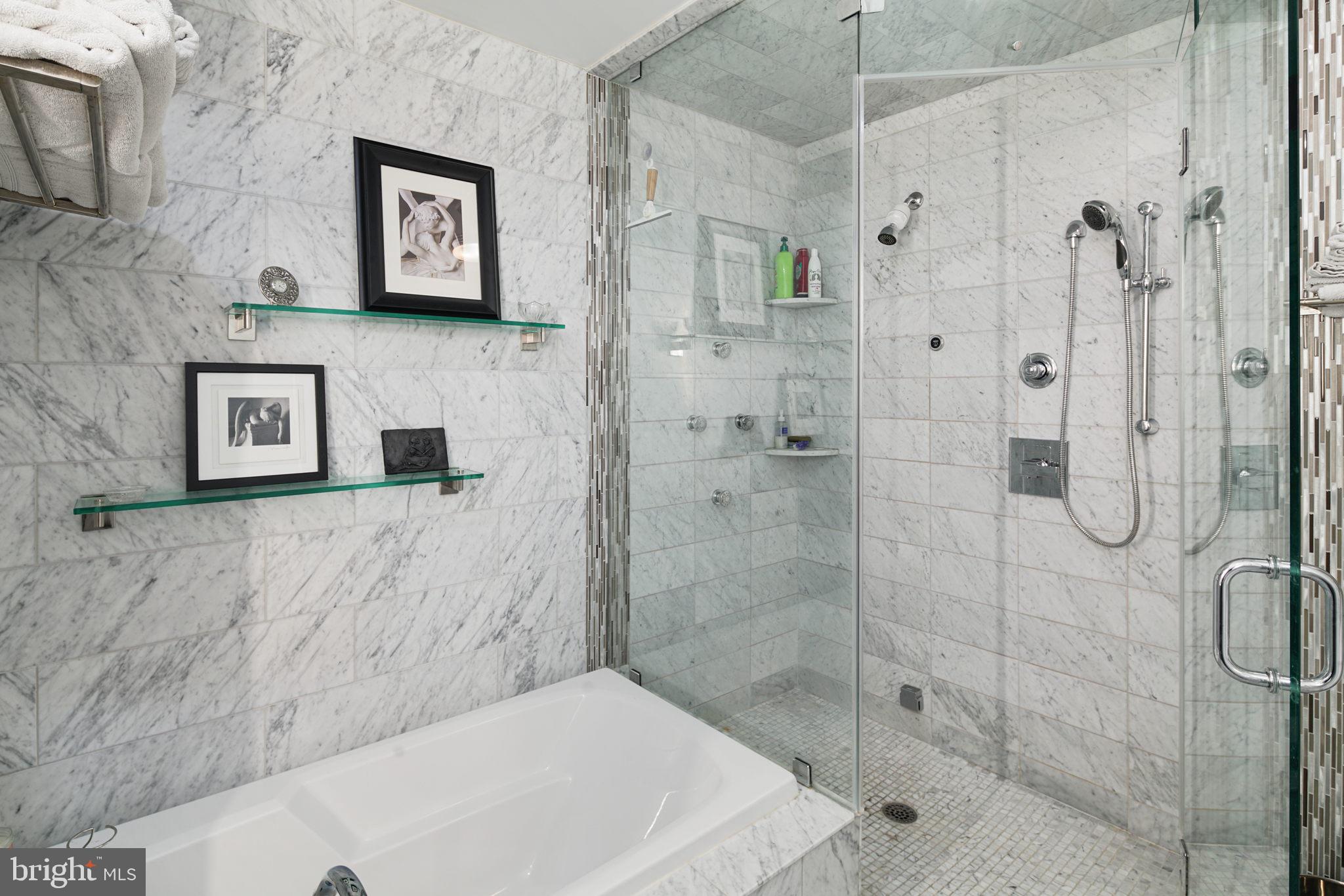 QUEEN VILLAGE - Residential