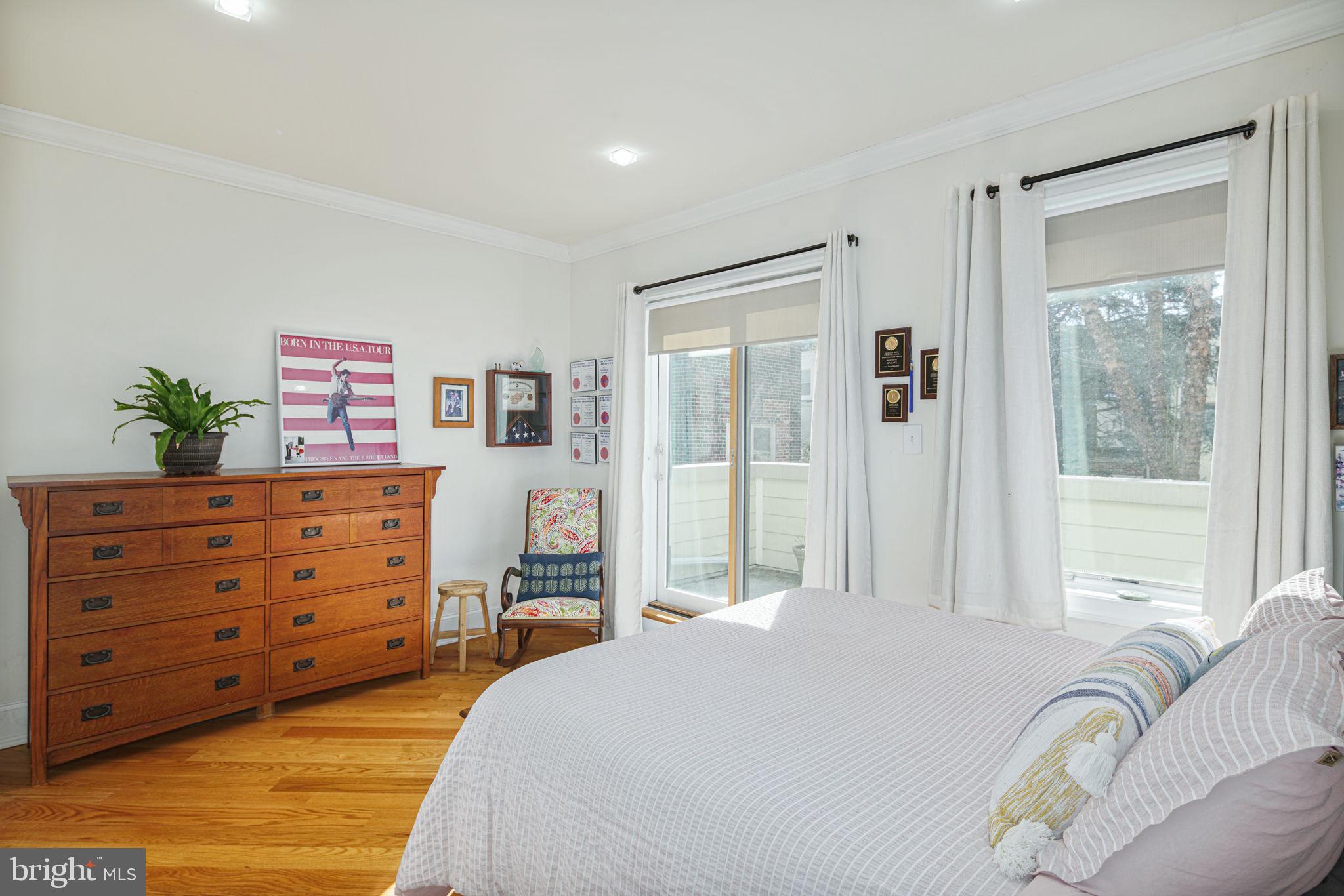 QUEEN VILLAGE - Residential