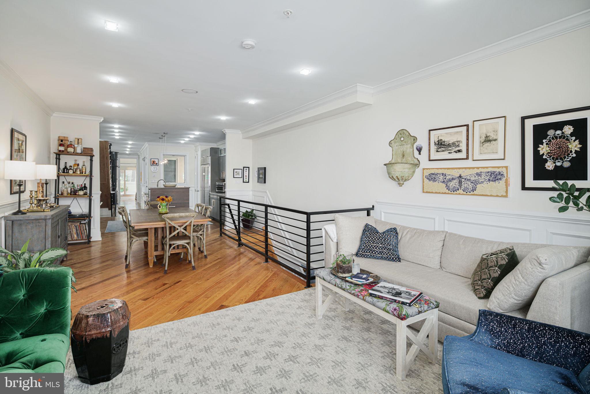 QUEEN VILLAGE - Residential