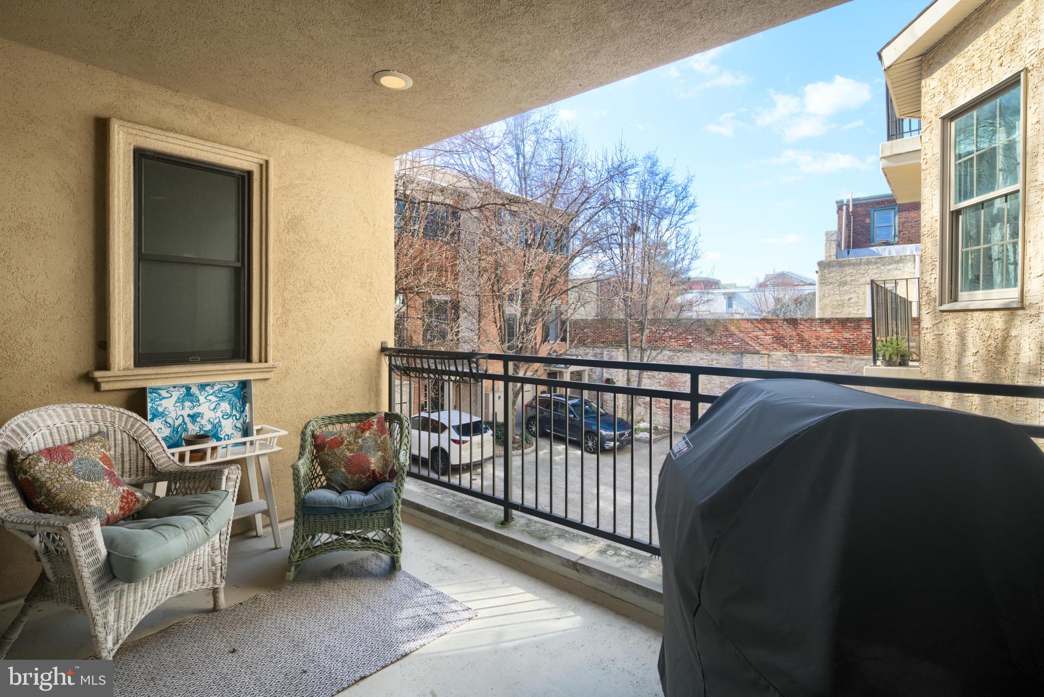 QUEEN VILLAGE - Residential