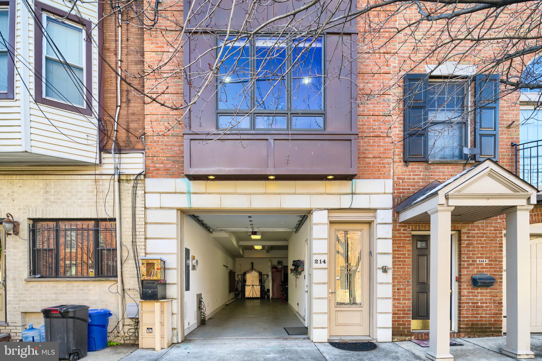 QUEEN VILLAGE - Residential