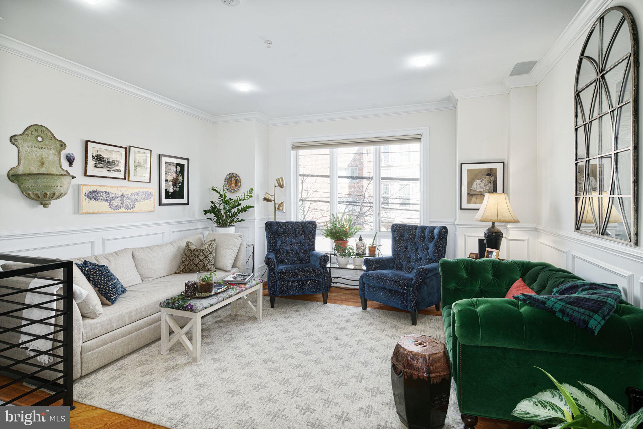 QUEEN VILLAGE - Residential