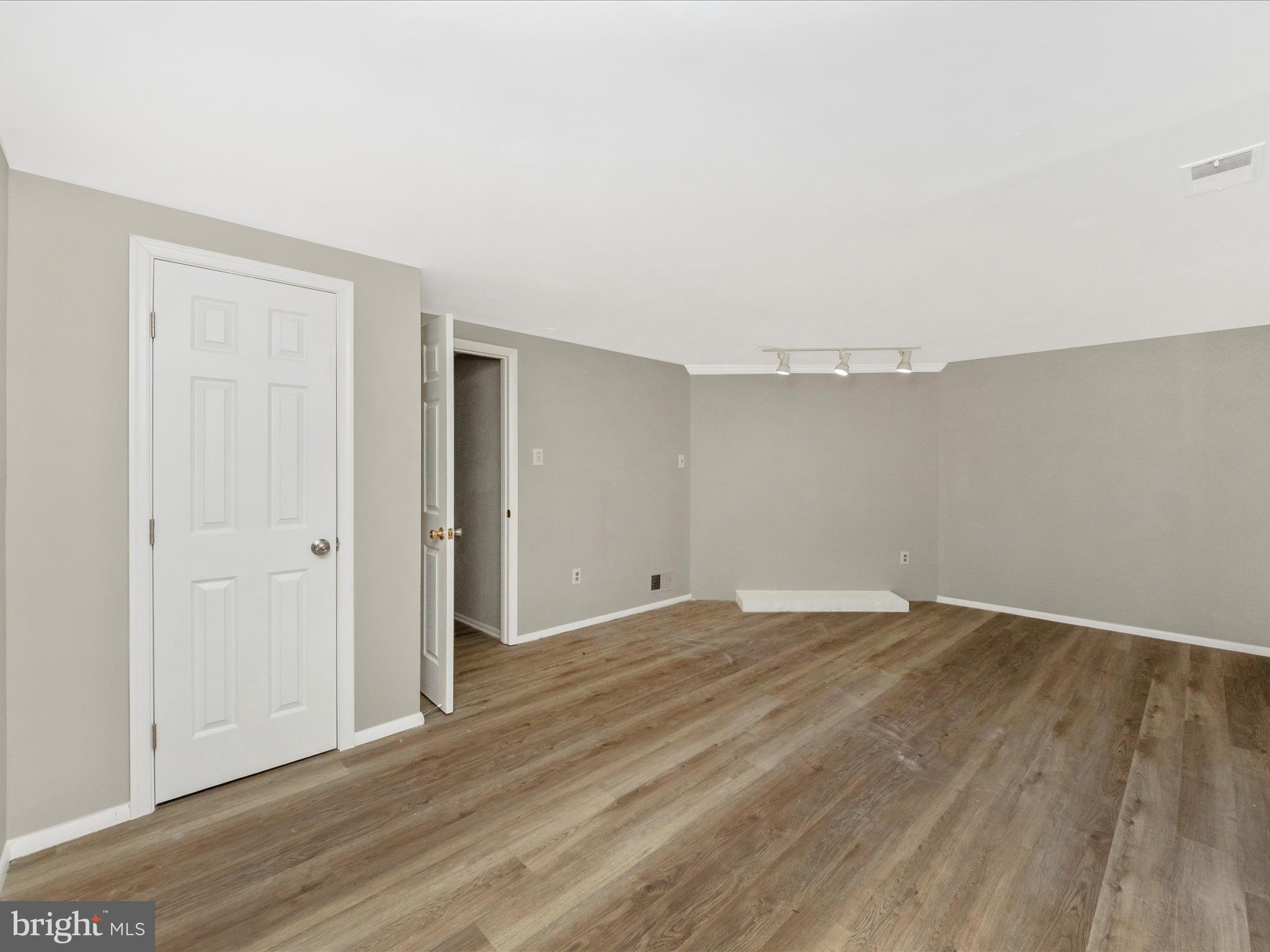 HICKORY HOLLOW - Residential