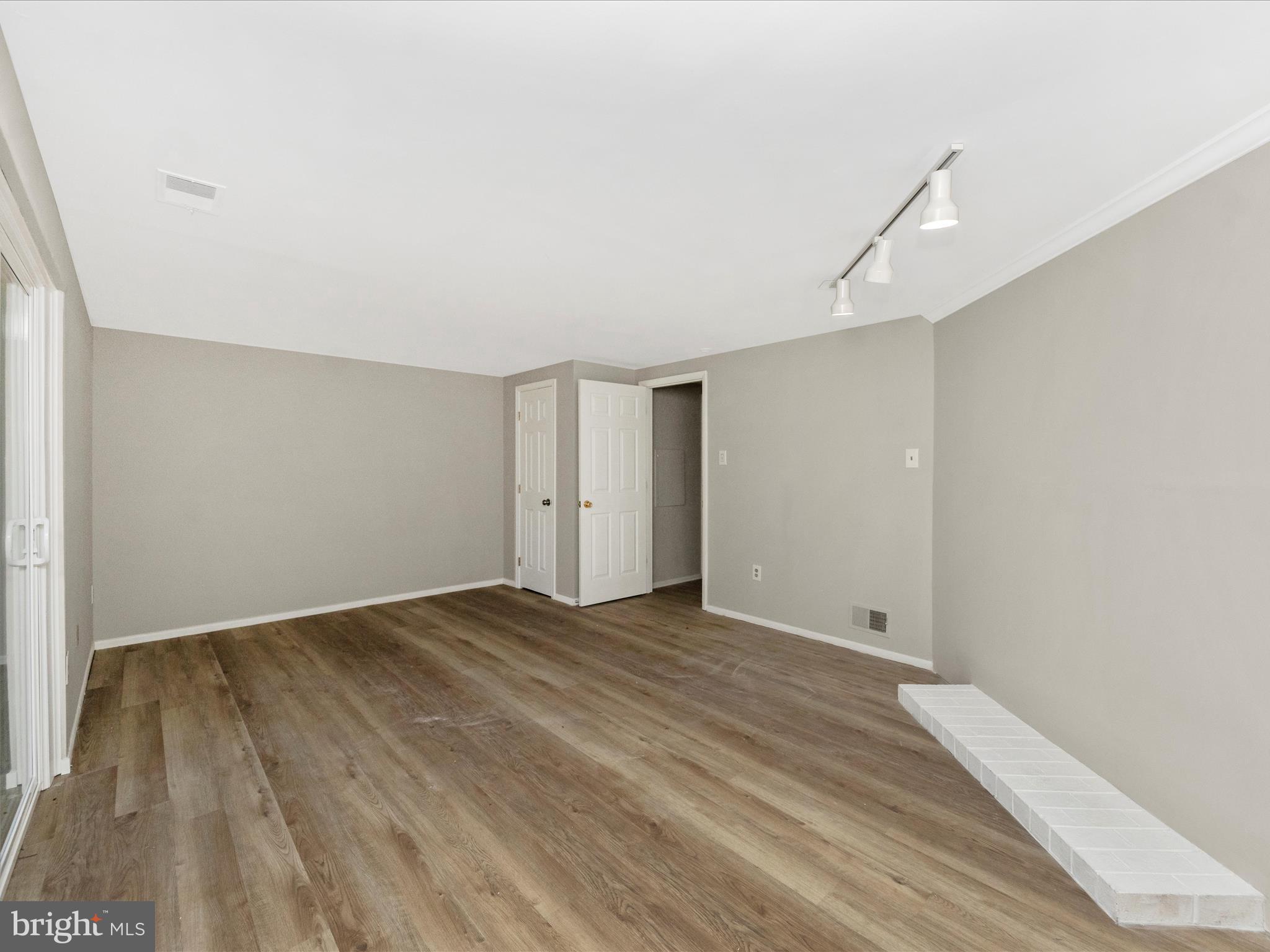 HICKORY HOLLOW - Residential