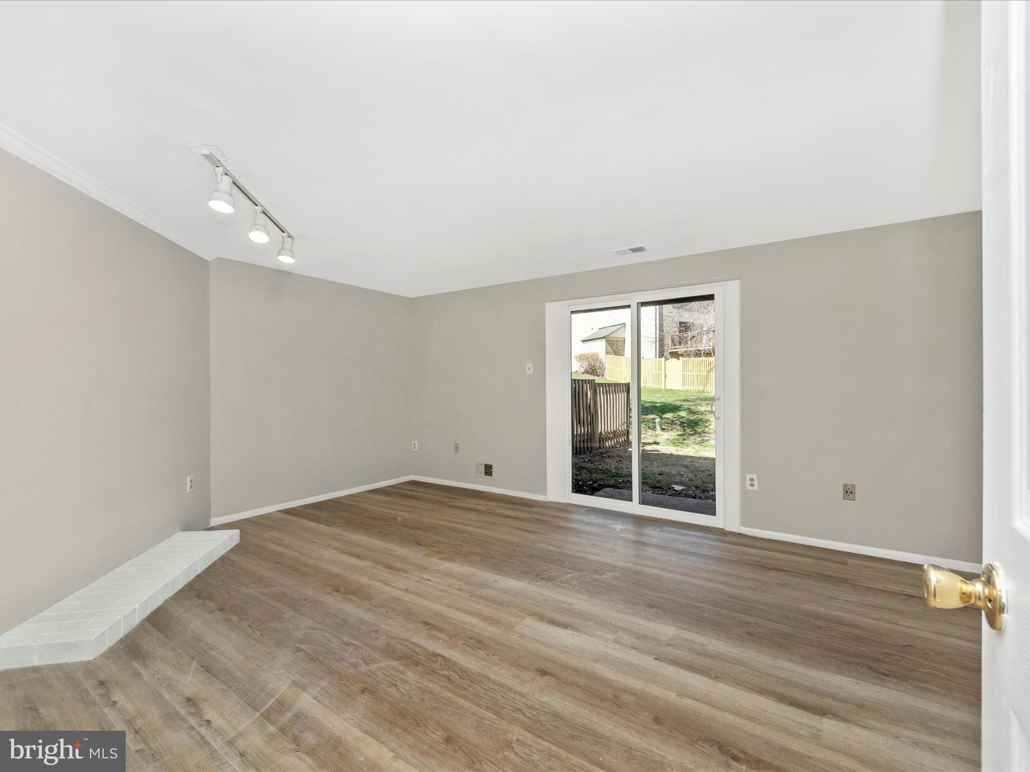 HICKORY HOLLOW - Residential