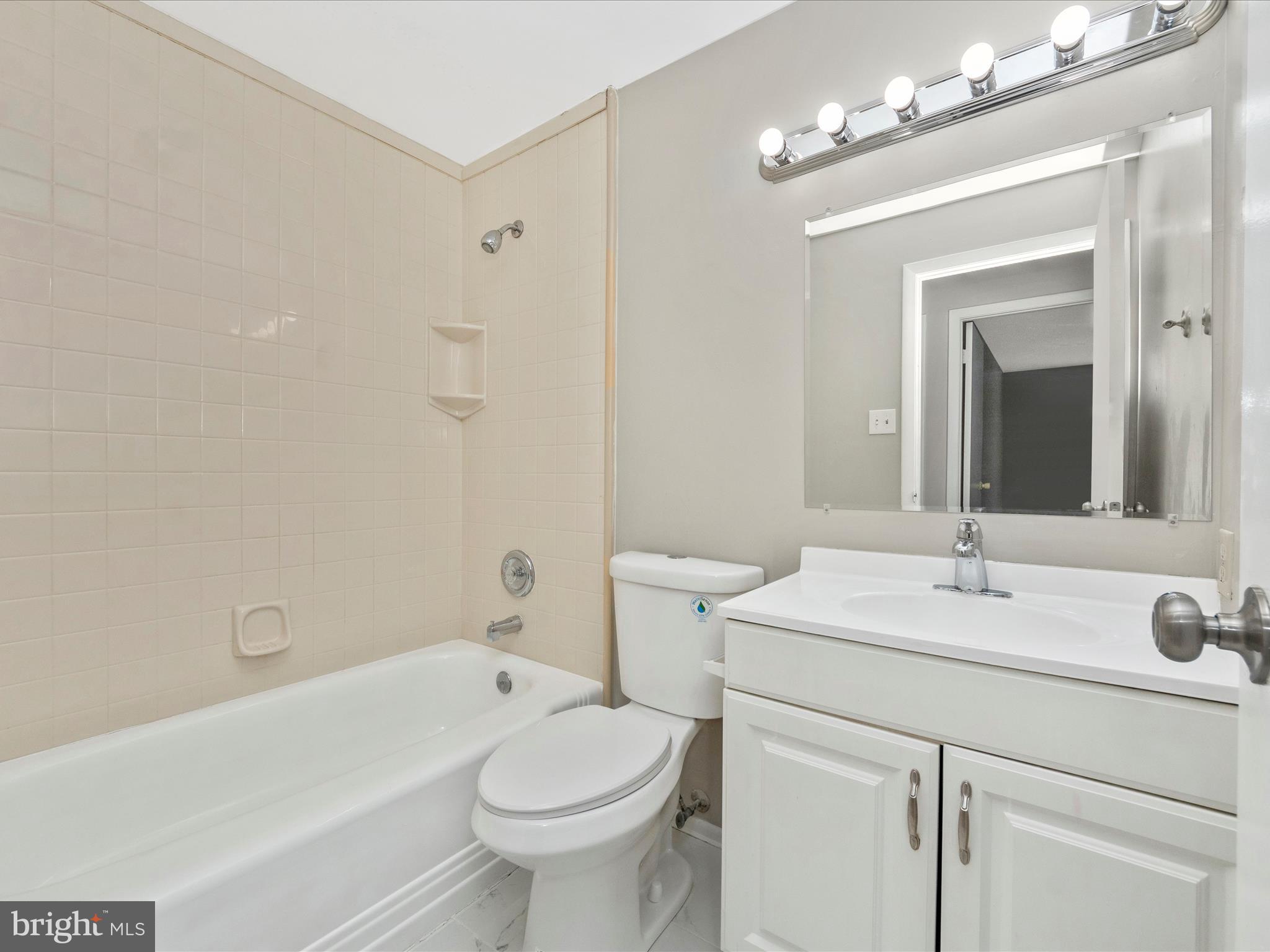 HICKORY HOLLOW - Residential