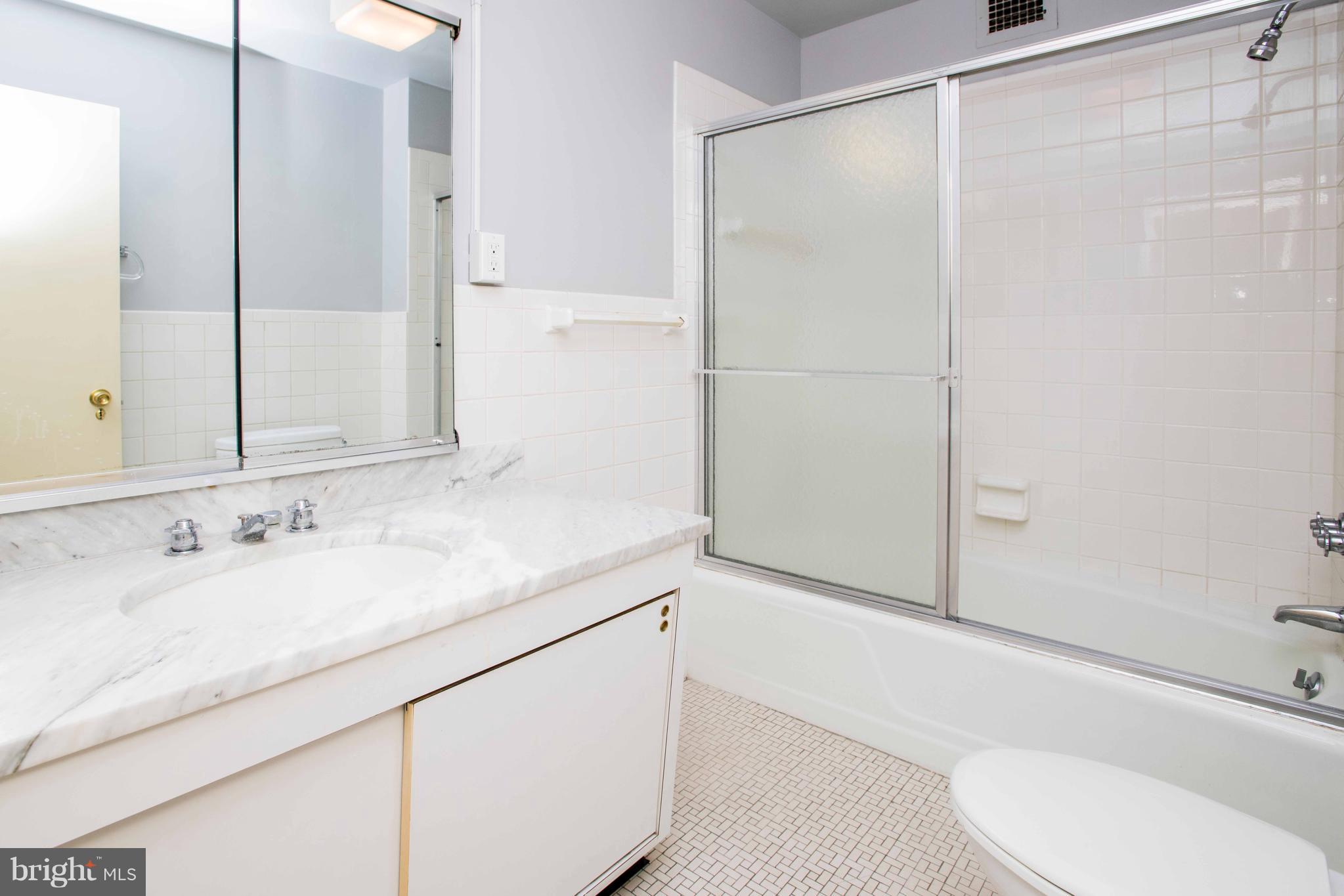 ELEVEN SLADE - Residential