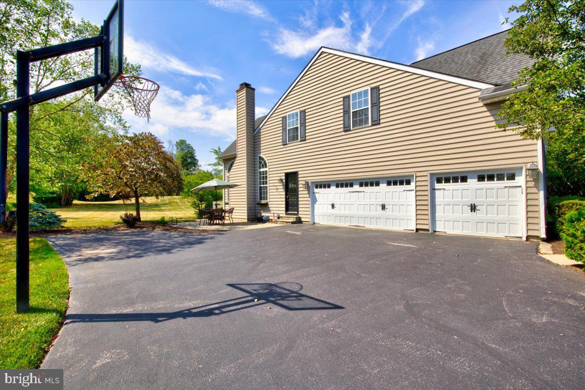 WOODS EDGE - Residential