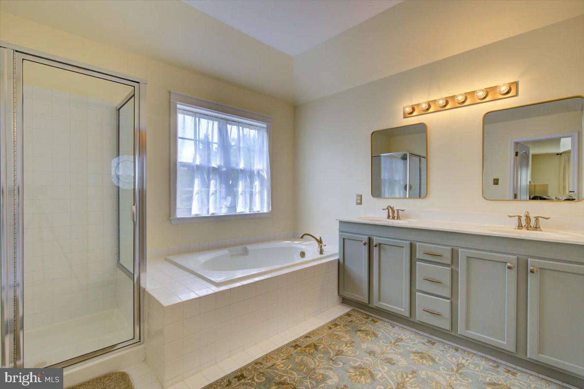 WOODS EDGE - Residential