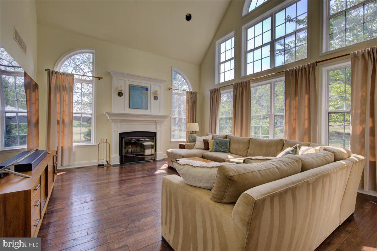 WOODS EDGE - Residential