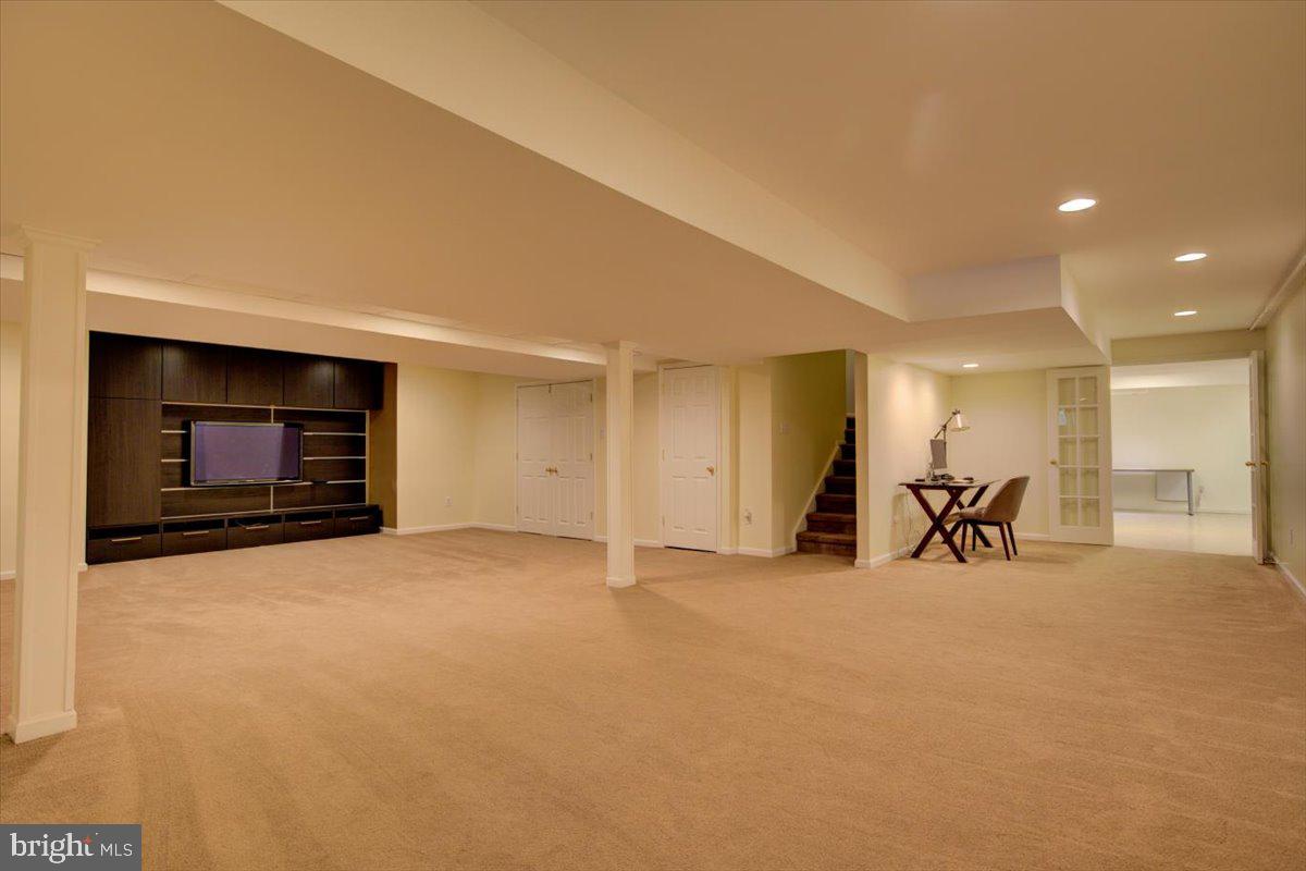 WOODS EDGE - Residential