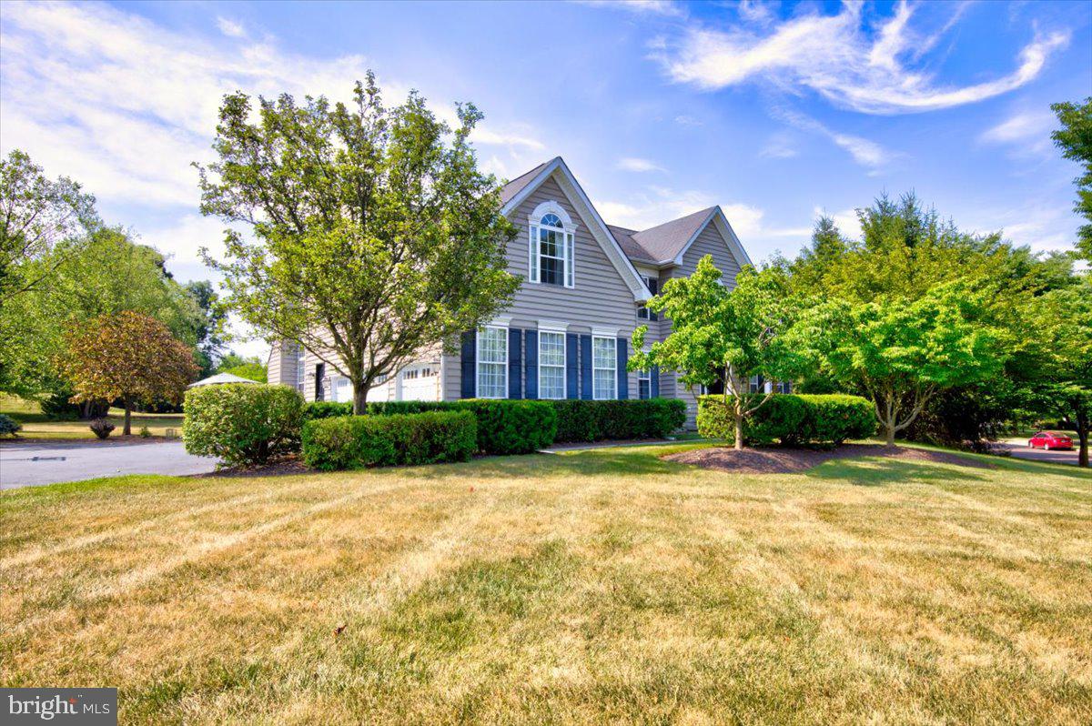 WOODS EDGE - Residential