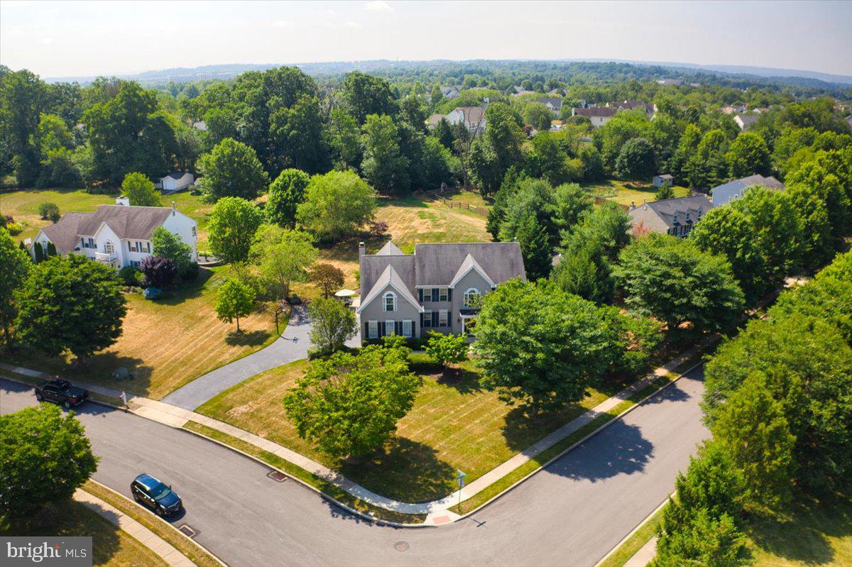 WOODS EDGE - Residential