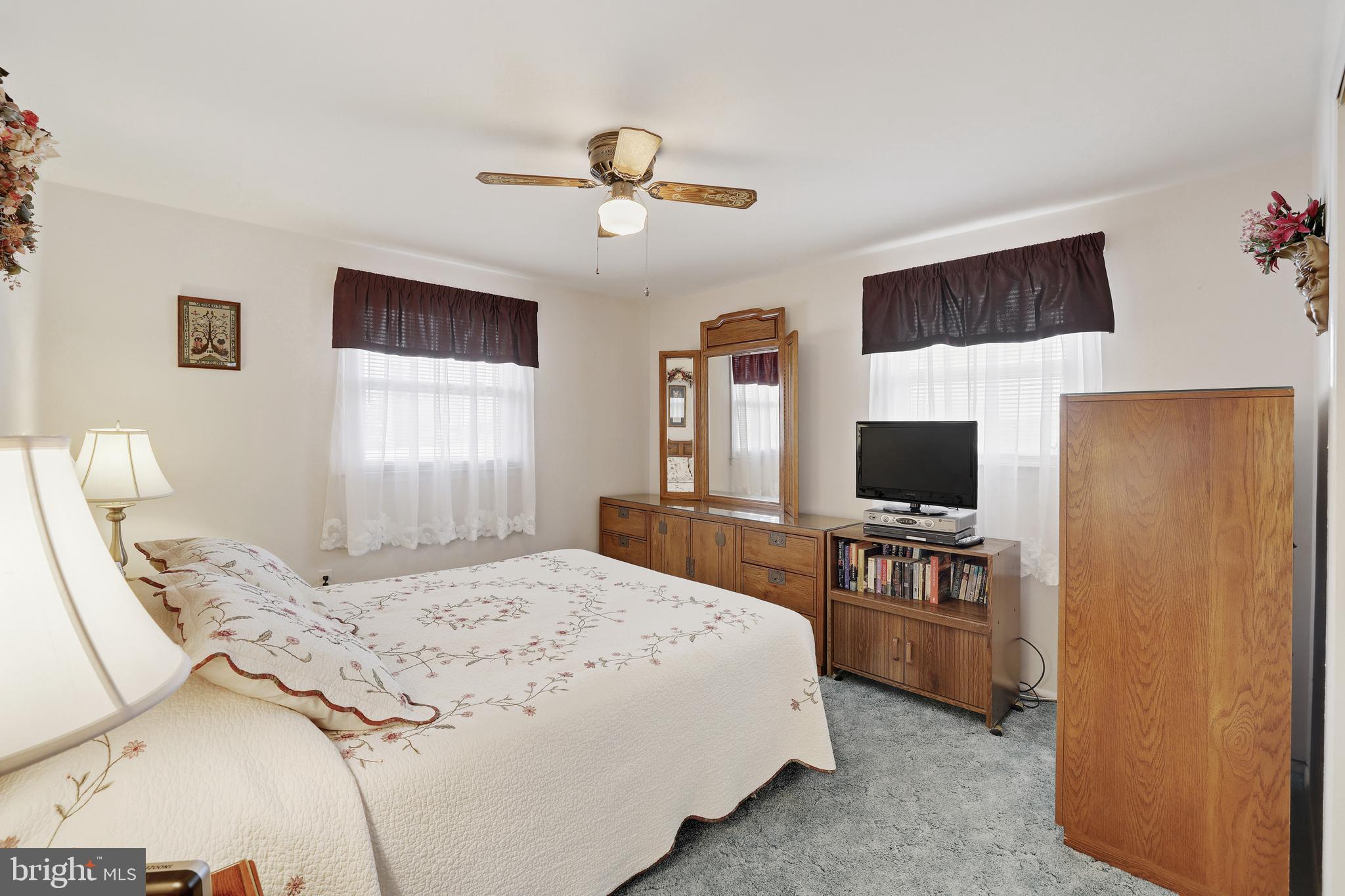 HILLSIDE ACRES - Residential