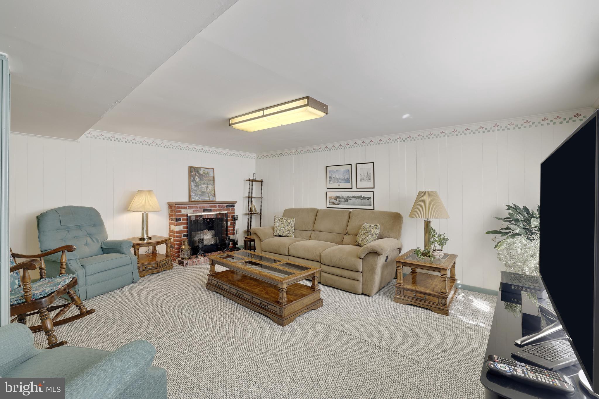 HILLSIDE ACRES - Residential