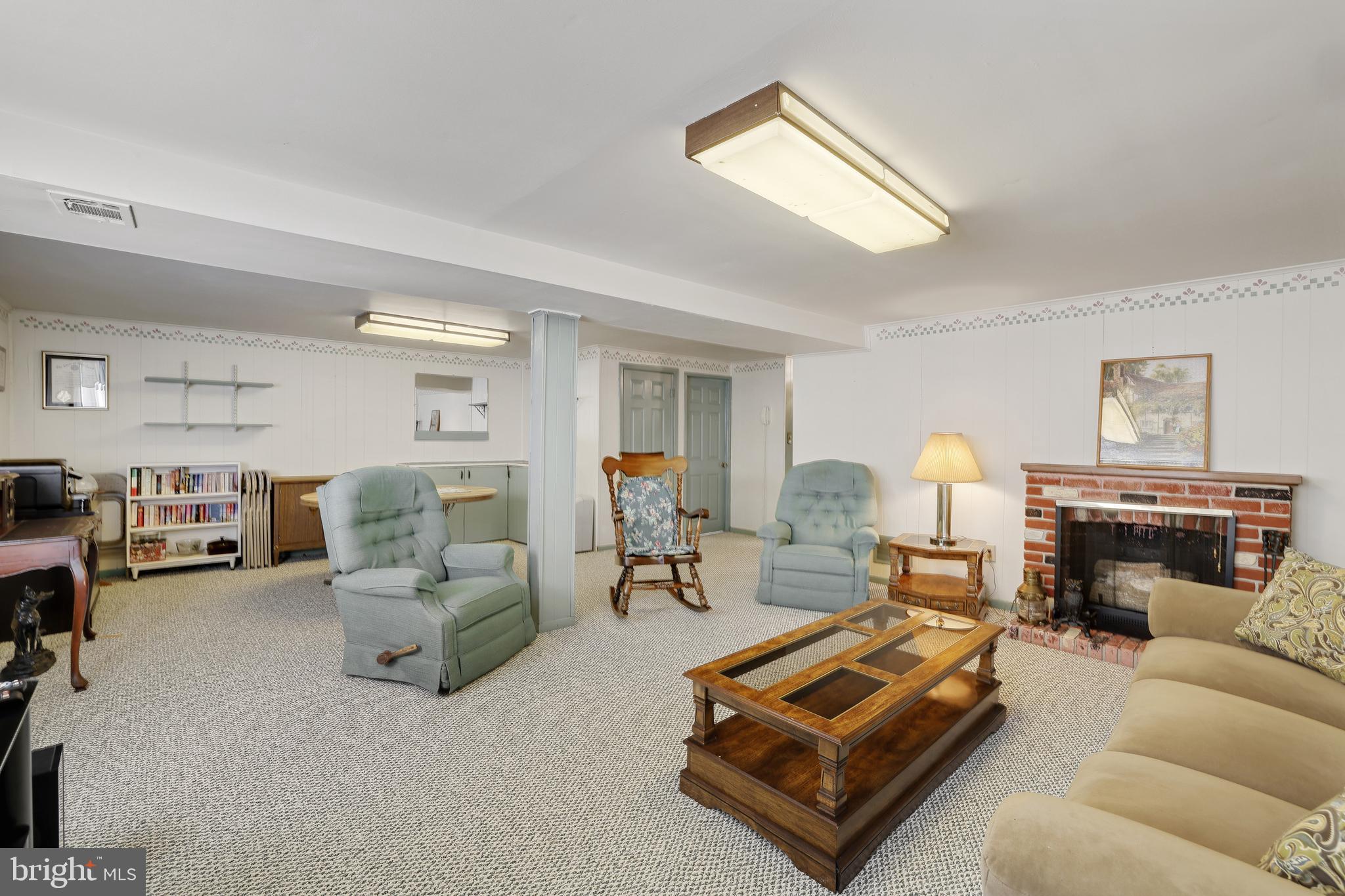 HILLSIDE ACRES - Residential