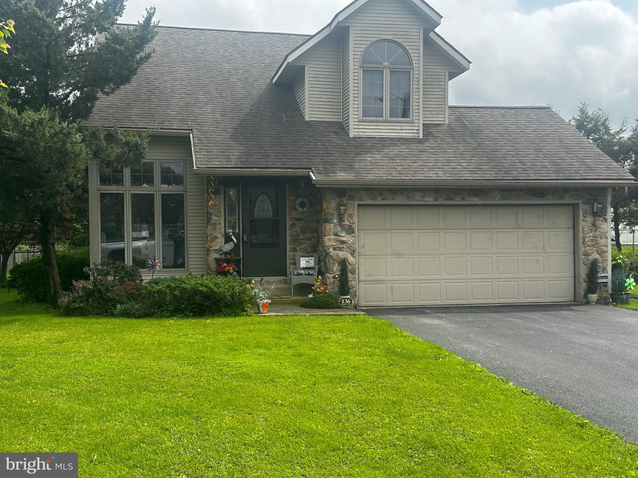 136 SCHOOL LANE