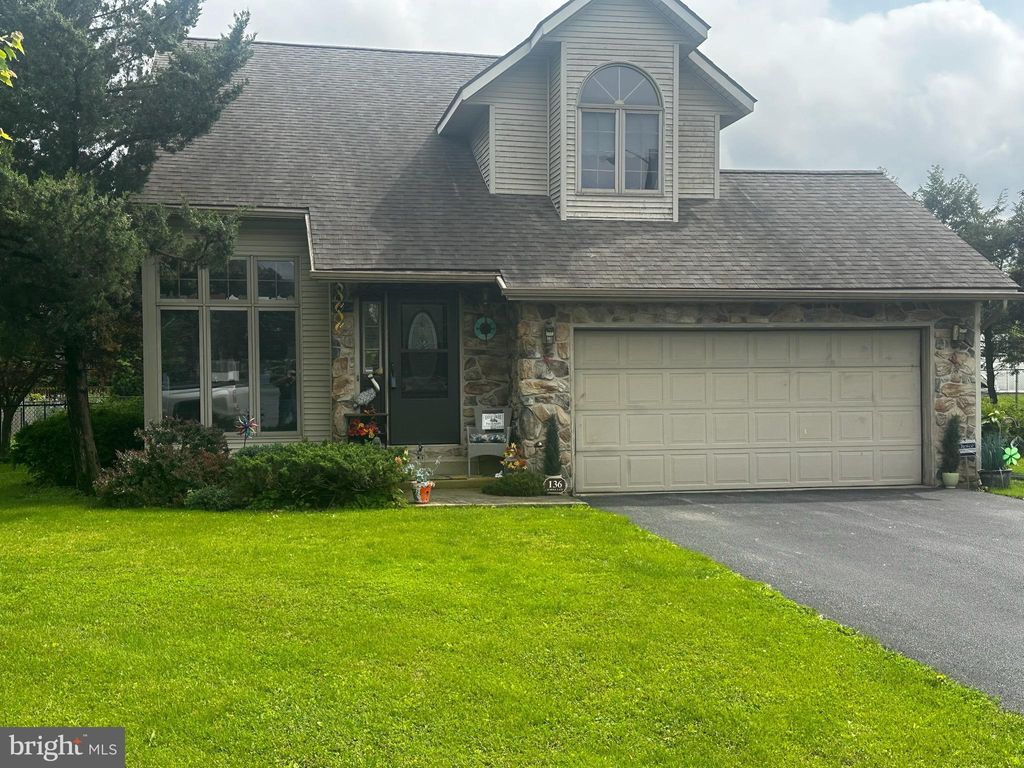 Photo of 136 School Lane, ELIZABETHTOWN, PA 17022 (MLS # PALA2070780)