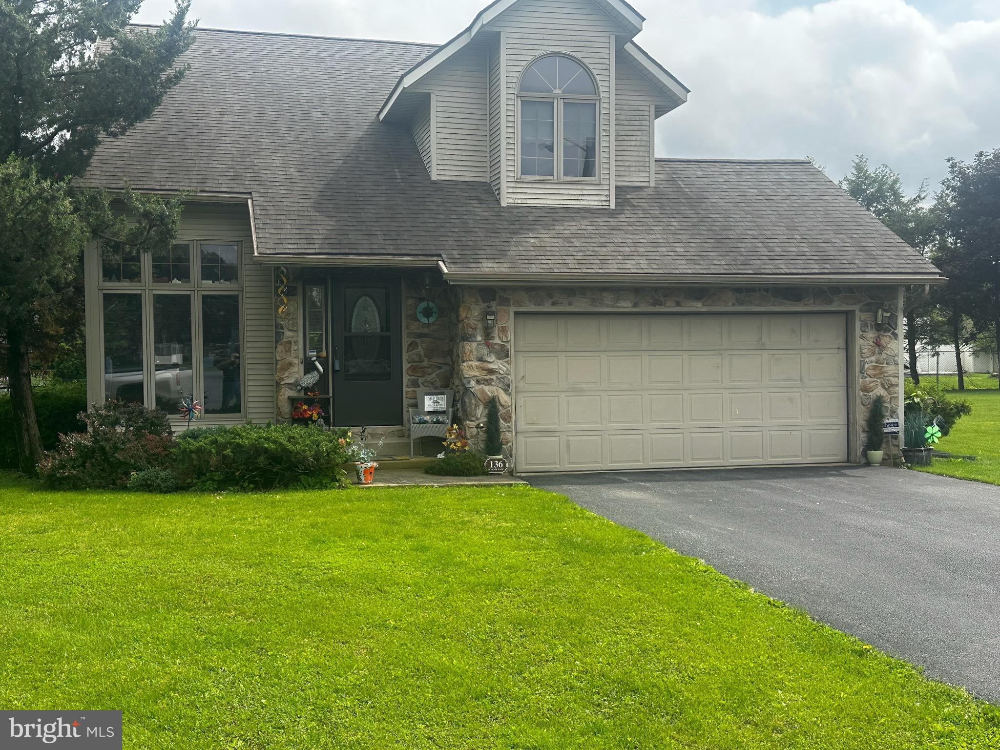 136 SCHOOL LANE