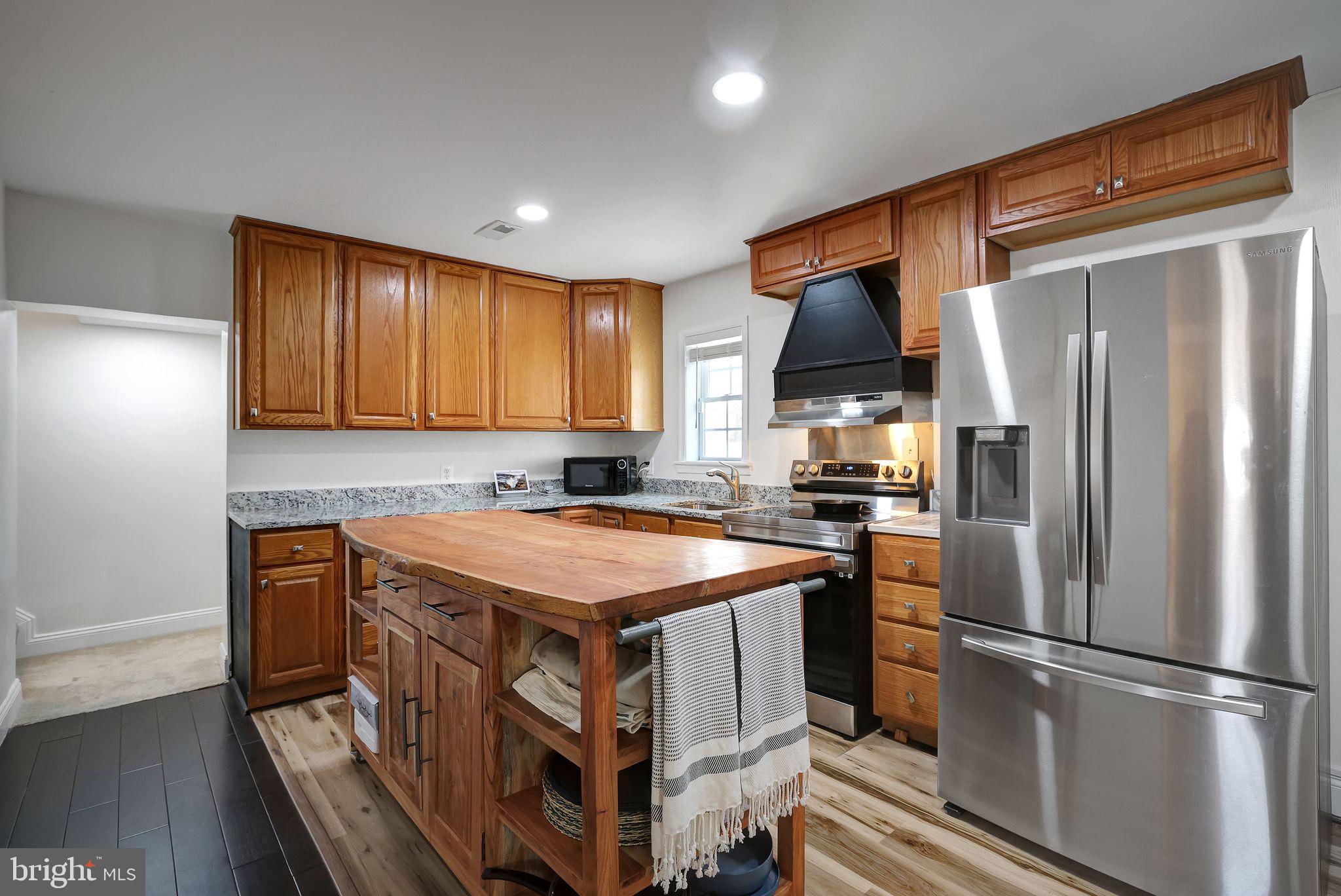 8505 ROSEMONT CIRCLE