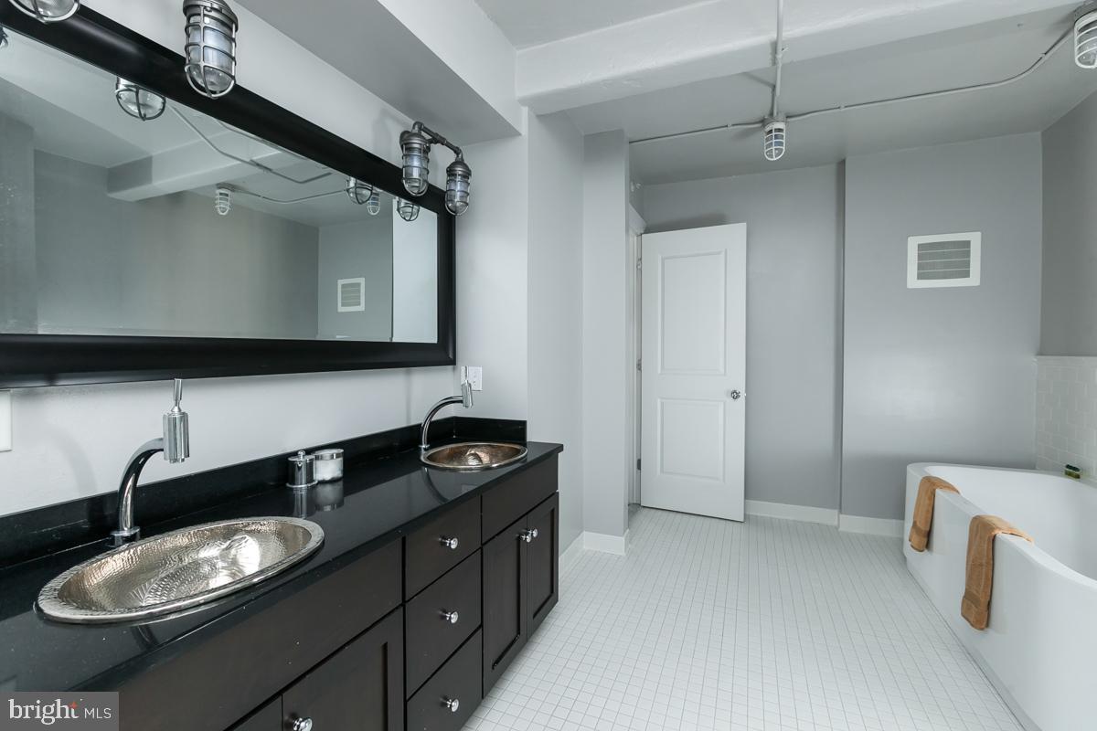 LITTLE ITALY - Residential