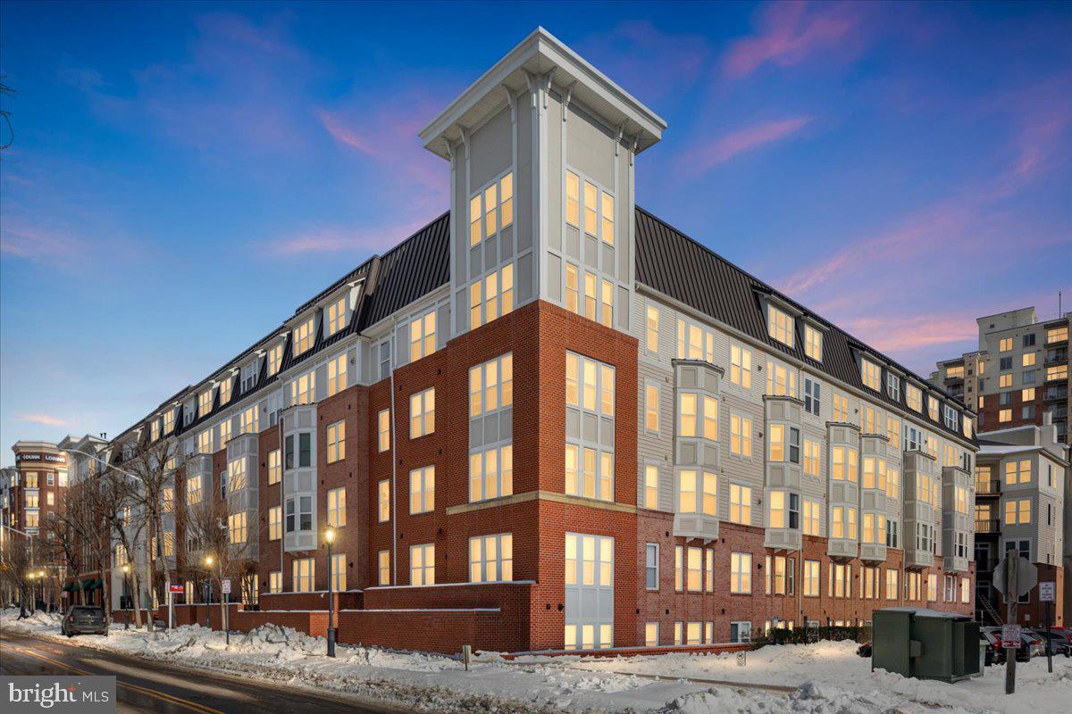 HALSTEAD AT THE METRO - Residential