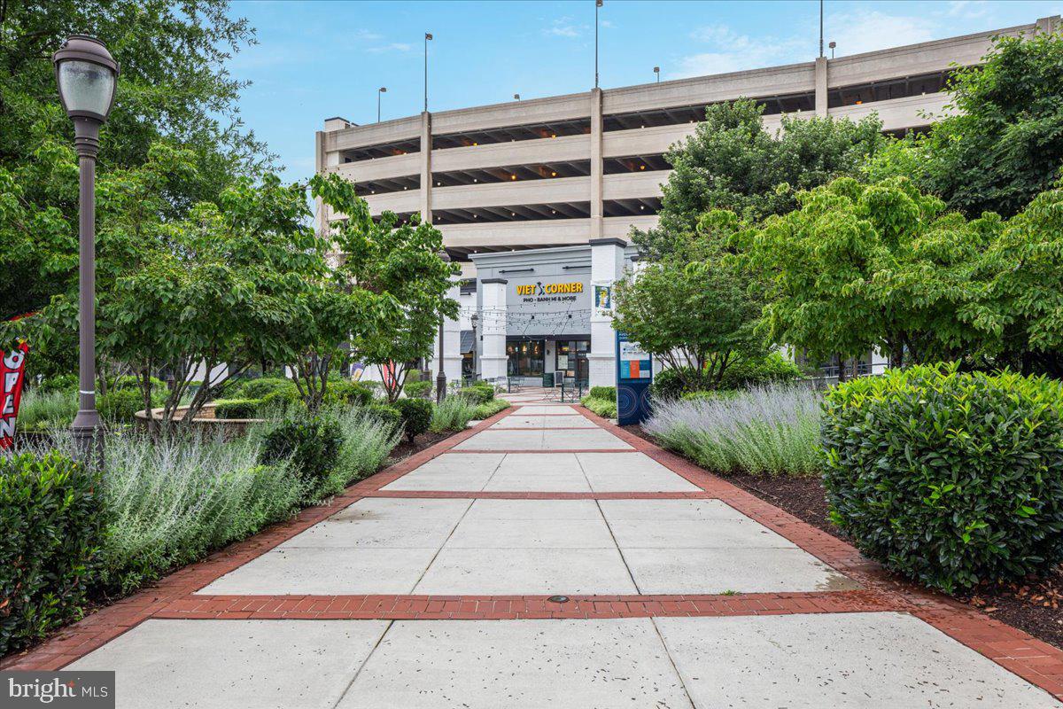 HALSTEAD AT THE METRO - Residential