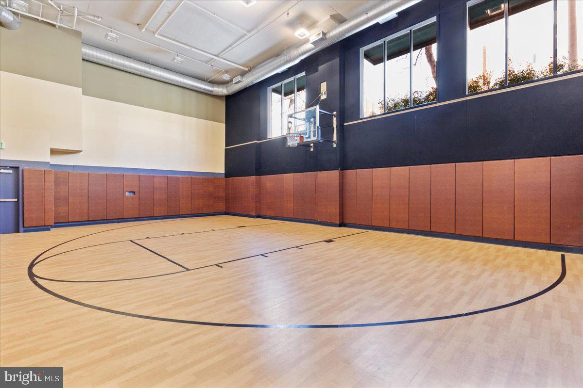 HALSTEAD AT THE METRO - Residential