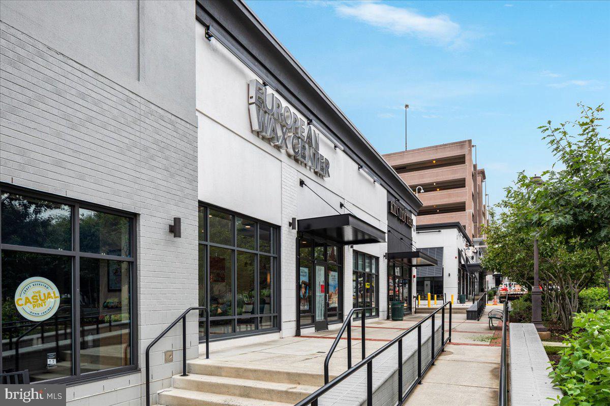 HALSTEAD AT THE METRO - Residential