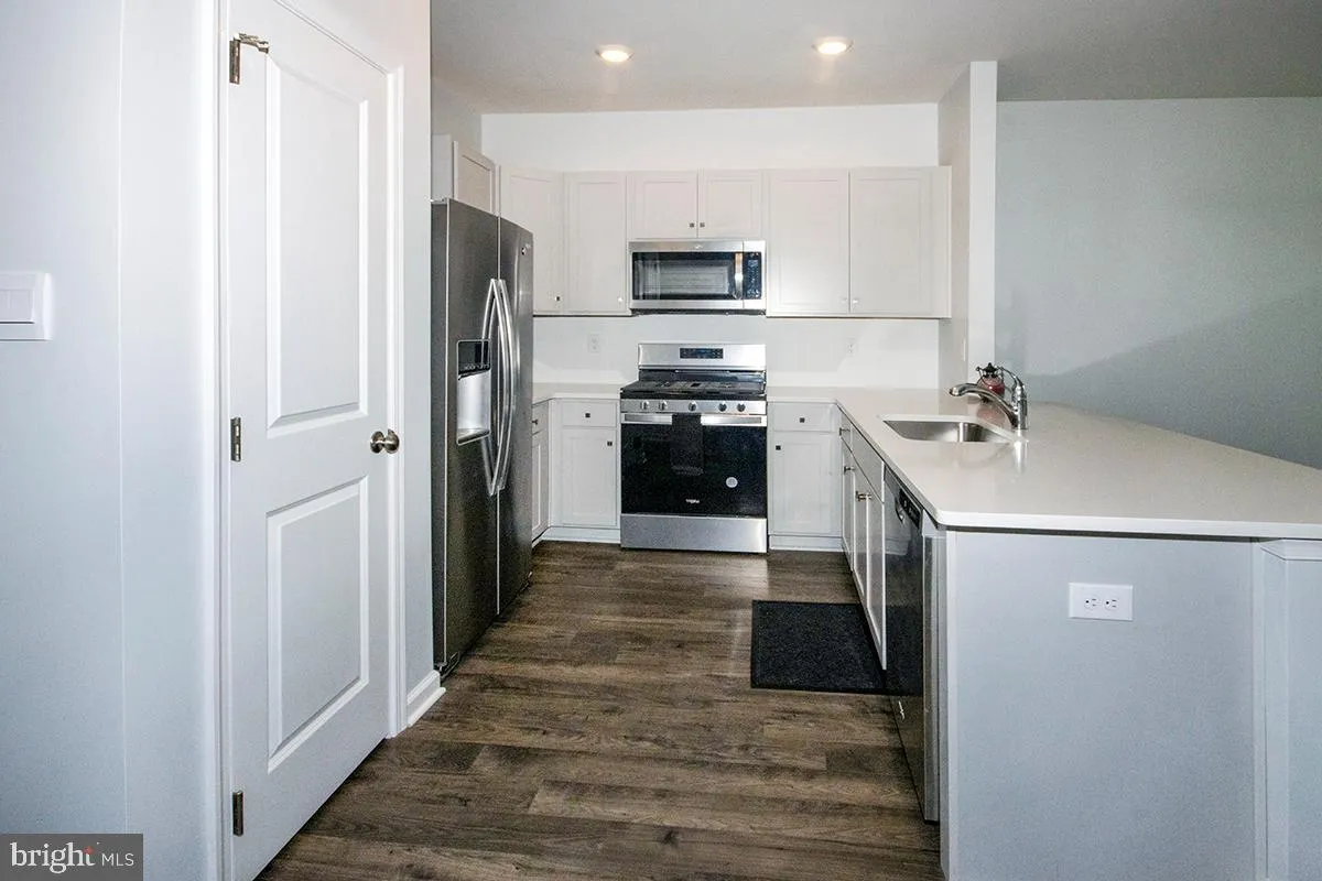 Sicklerville, New Jersey 08081, United States, 3 Bedrooms Bedrooms, ,3 BathroomsBathrooms,Residential,Pending,48966