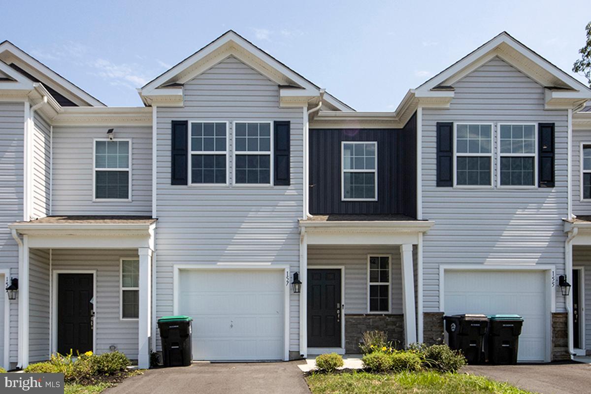 THE CARRIAGE HOMES AT SICKLER COURT - Residential