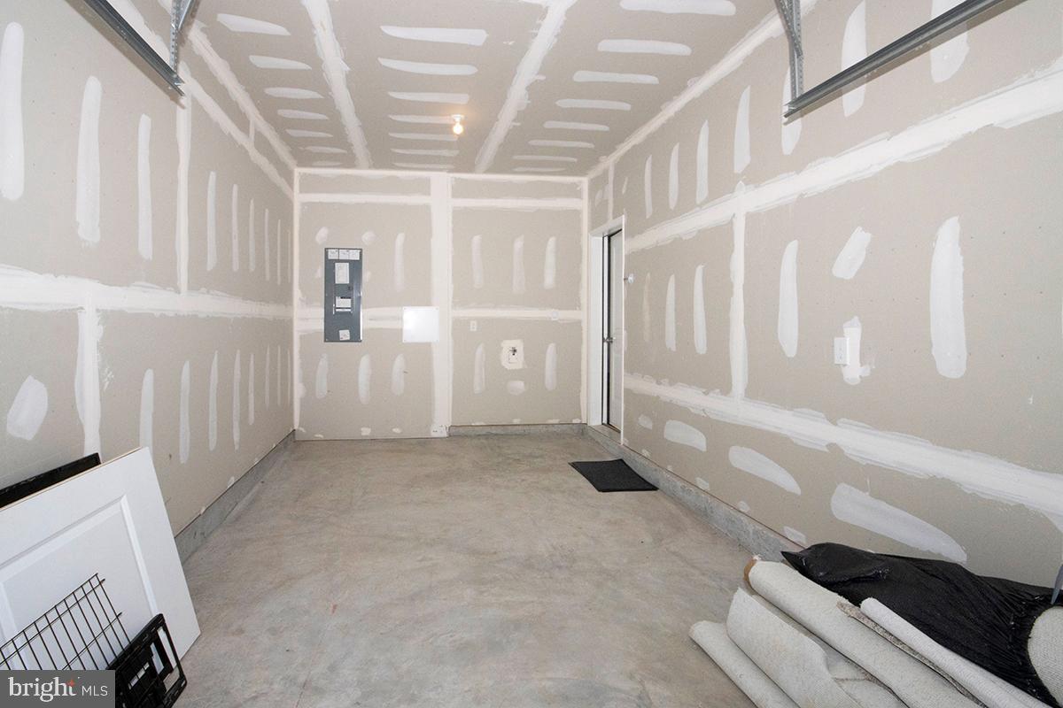 THE CARRIAGE HOMES AT SICKLER COURT - Residential