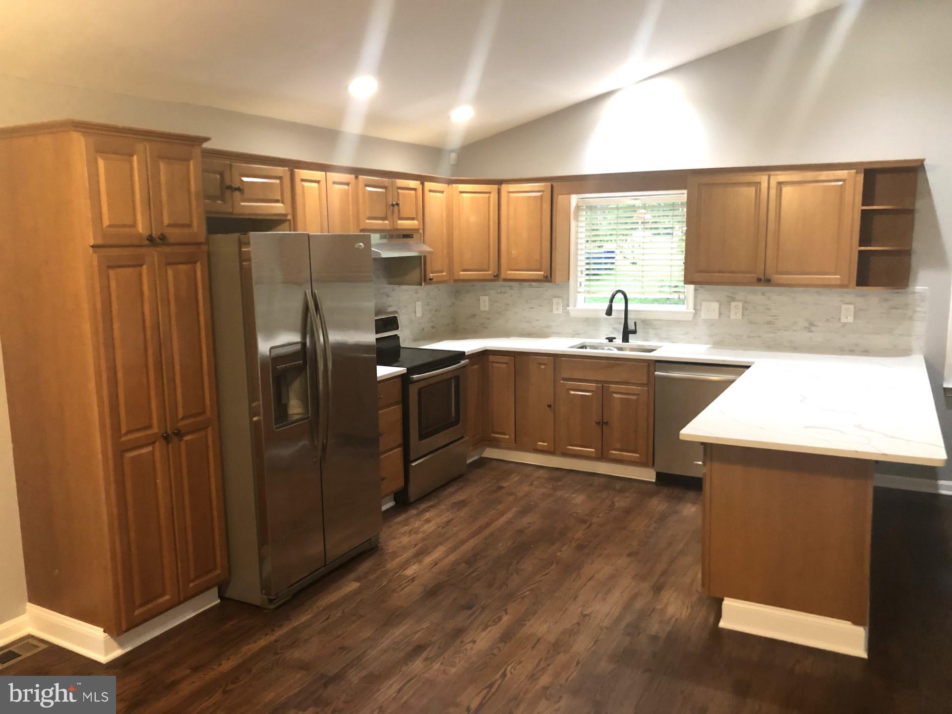 WHITE HALL - Residential