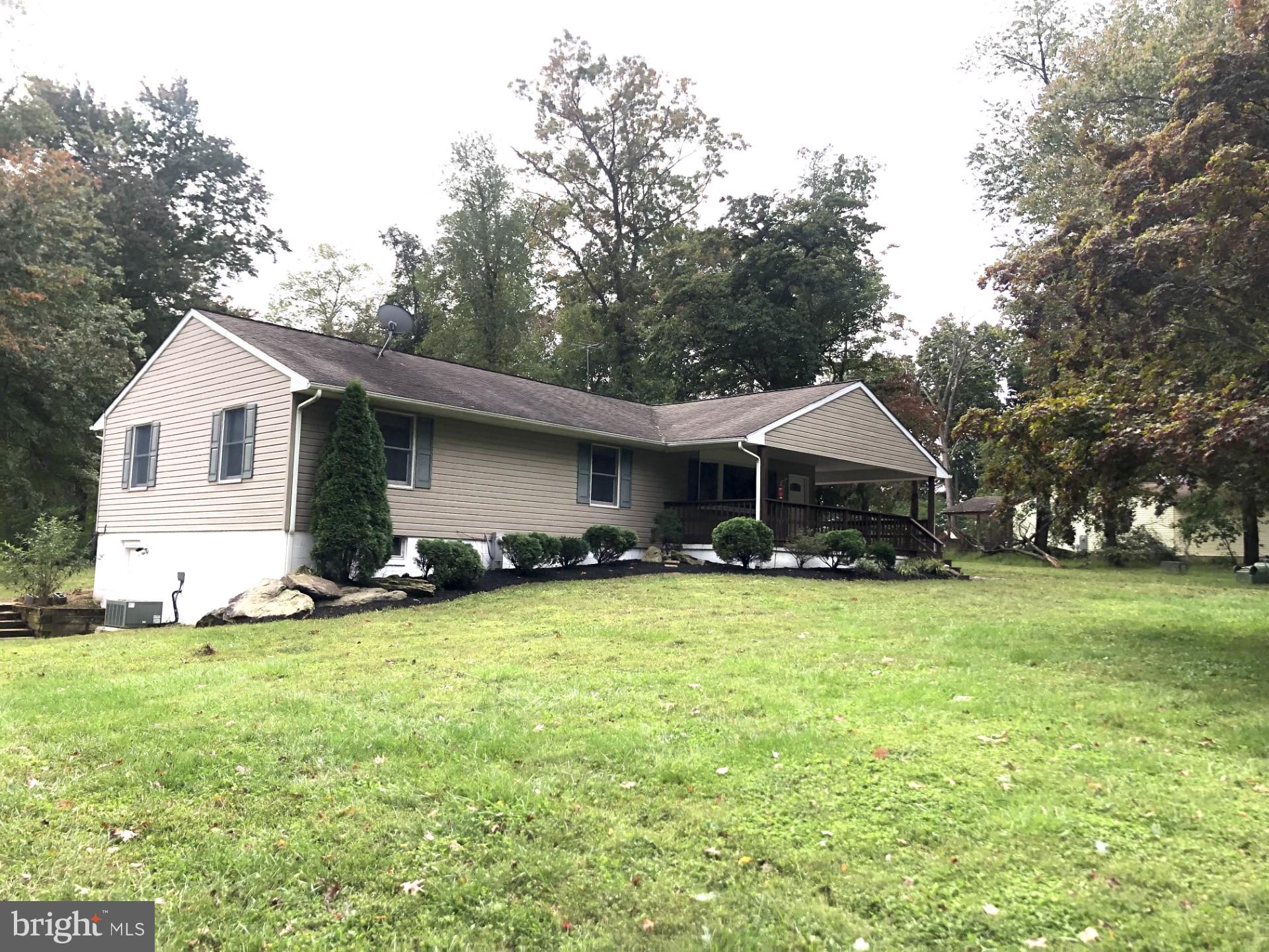 WHITE HALL - Residential