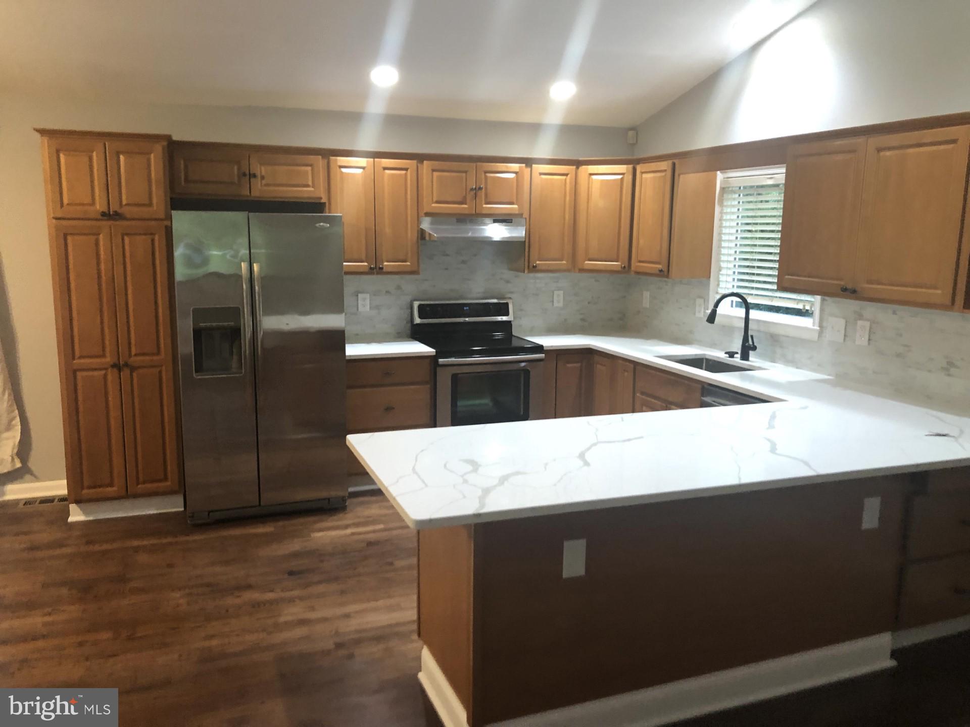 WHITE HALL - Residential